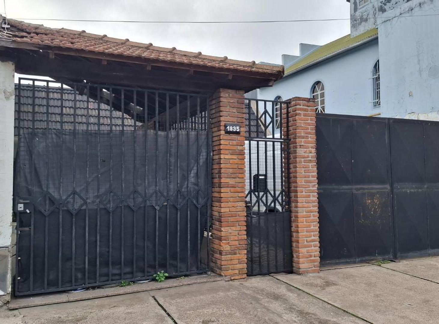Foto de CASA 5 AMBIENTES VENTA LANUS QUINCHO Y 2 COCHERAS, imagen 1