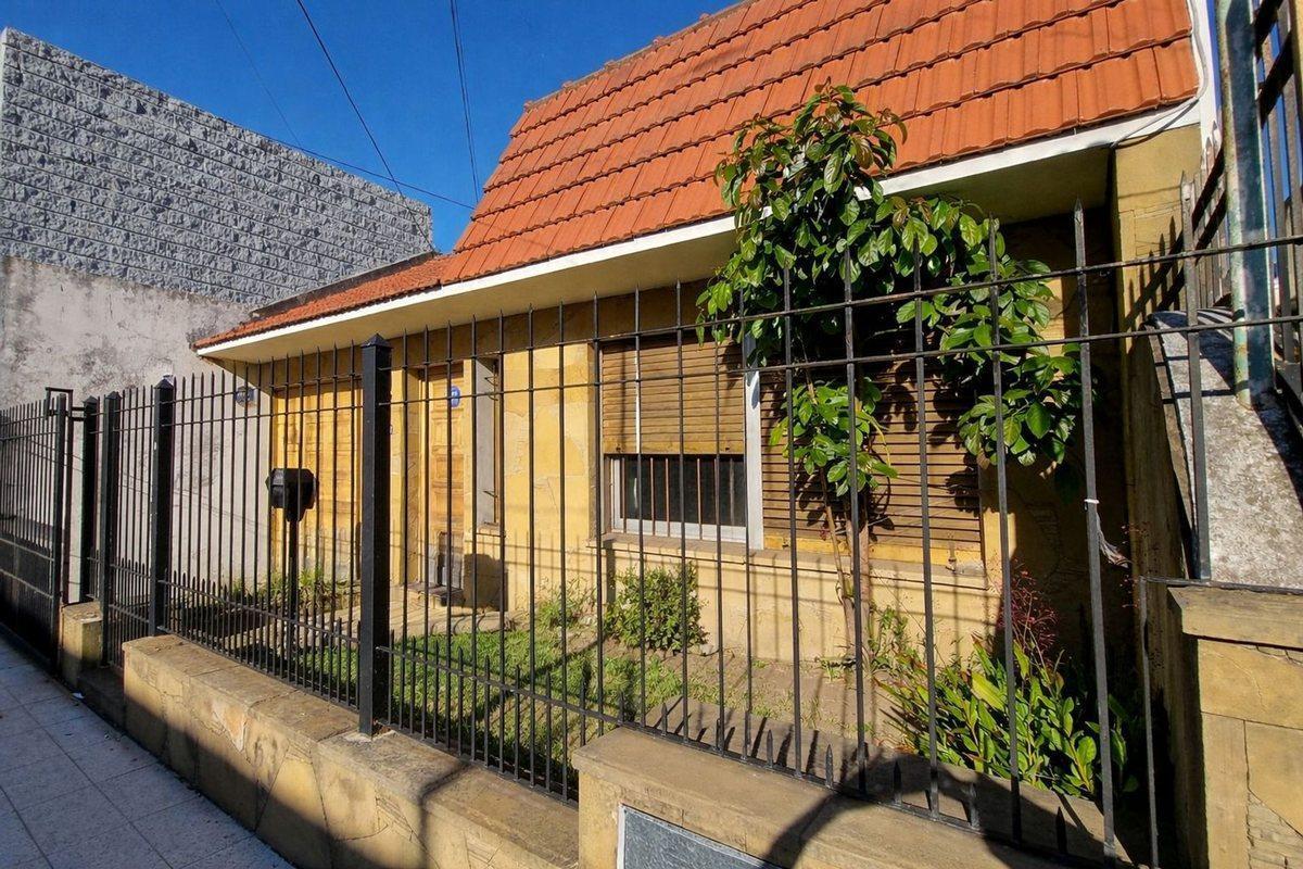 Foto de CASA EN VENTA LOMAS DE ZAMORA APTO CREDITO, imagen 1