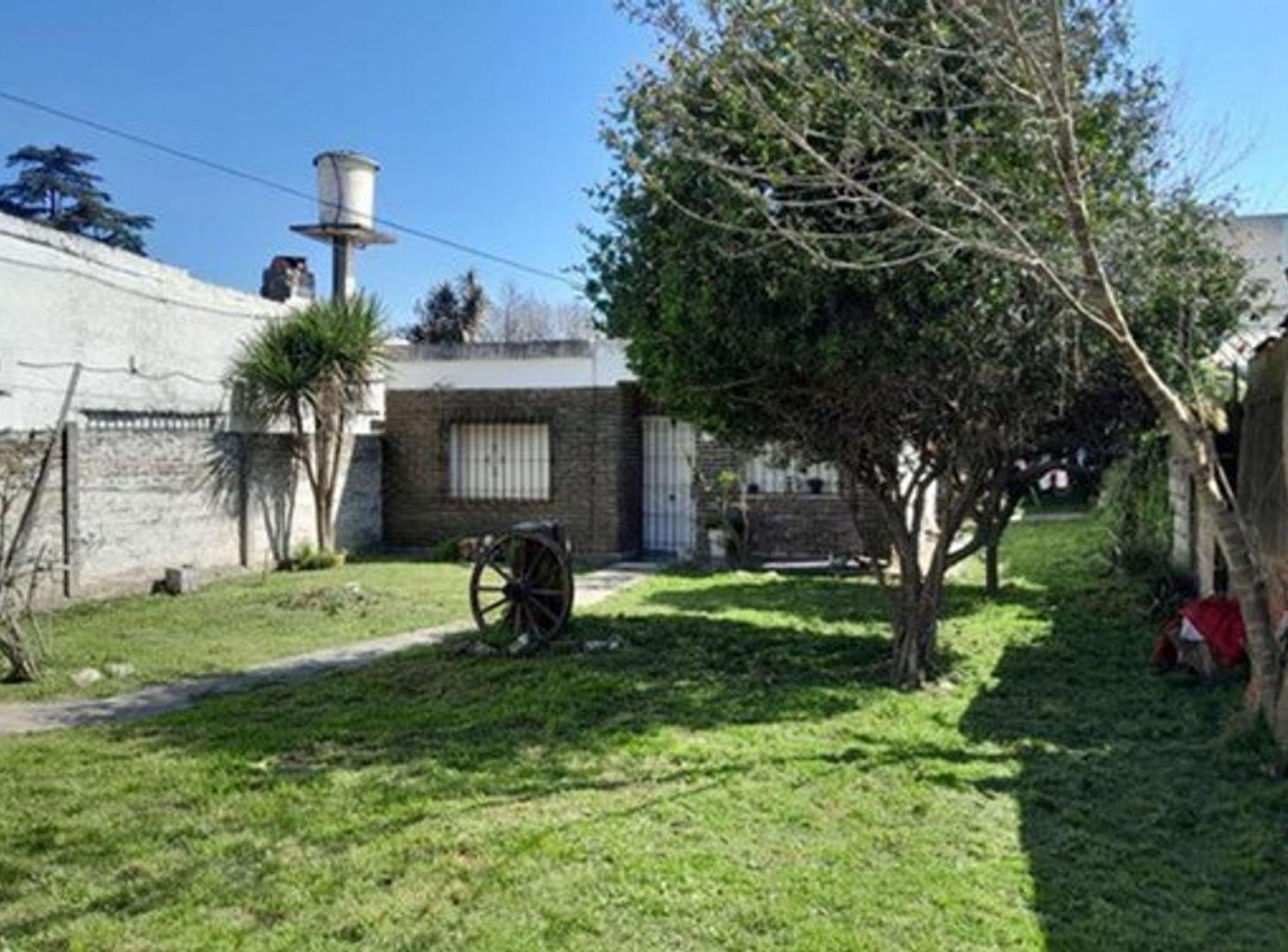 Foto de CASA 3 AMBIENTES VENTA LONGCHAMPS CON PARQUE, imagen 1