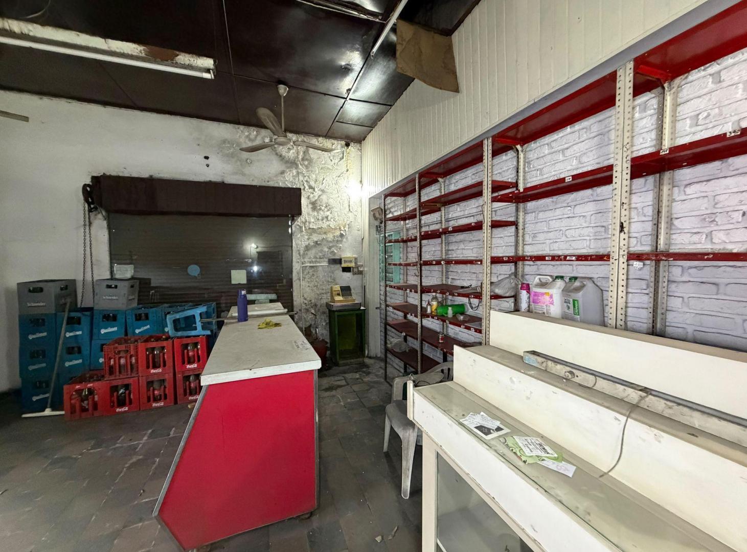 Foto de LOCAL COMERCIAL VENTA EN ESQUINA SOBRE RUTA 4, imagen 3