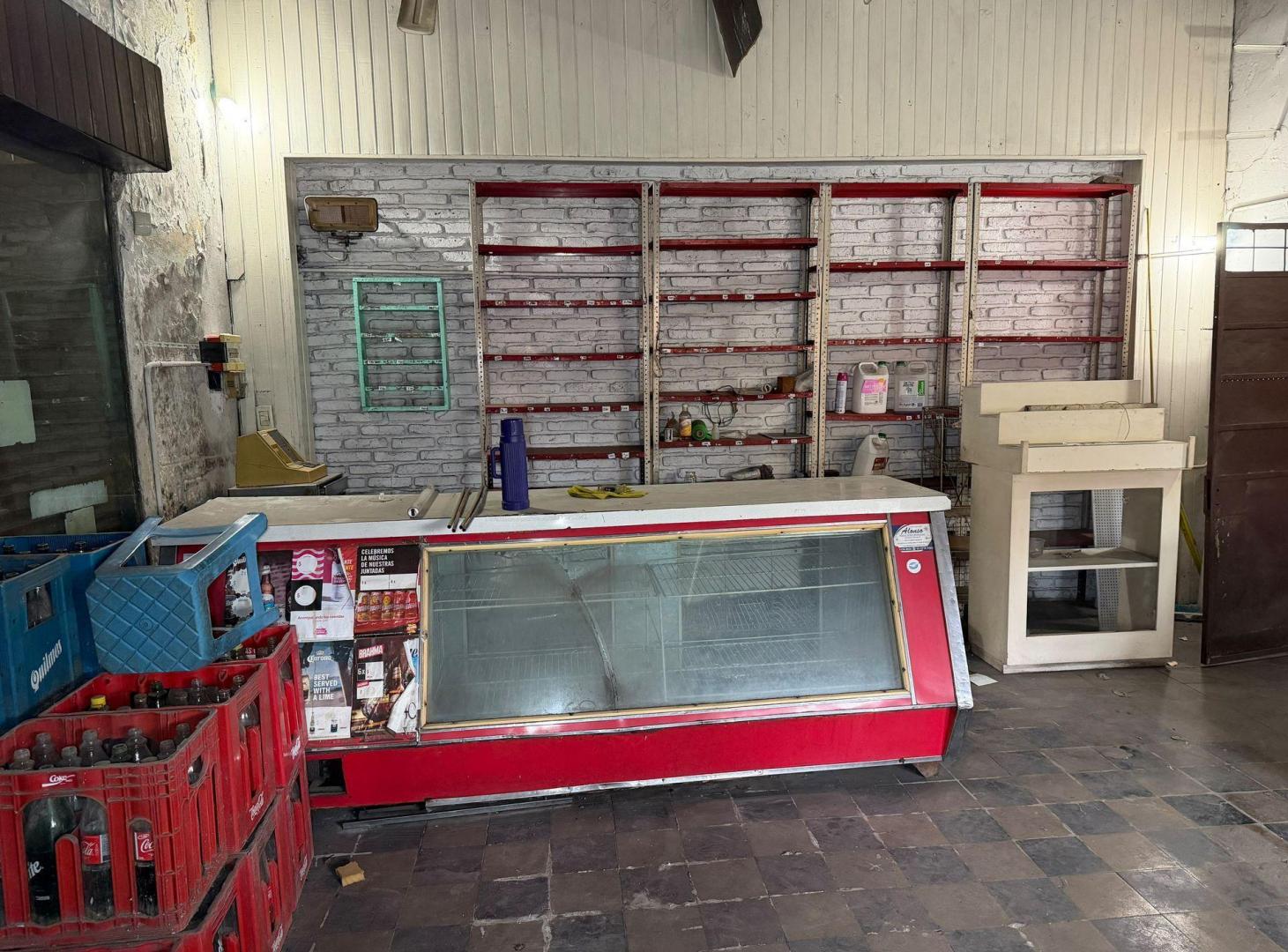 Foto de LOCAL COMERCIAL VENTA EN ESQUINA SOBRE RUTA 4, imagen 2