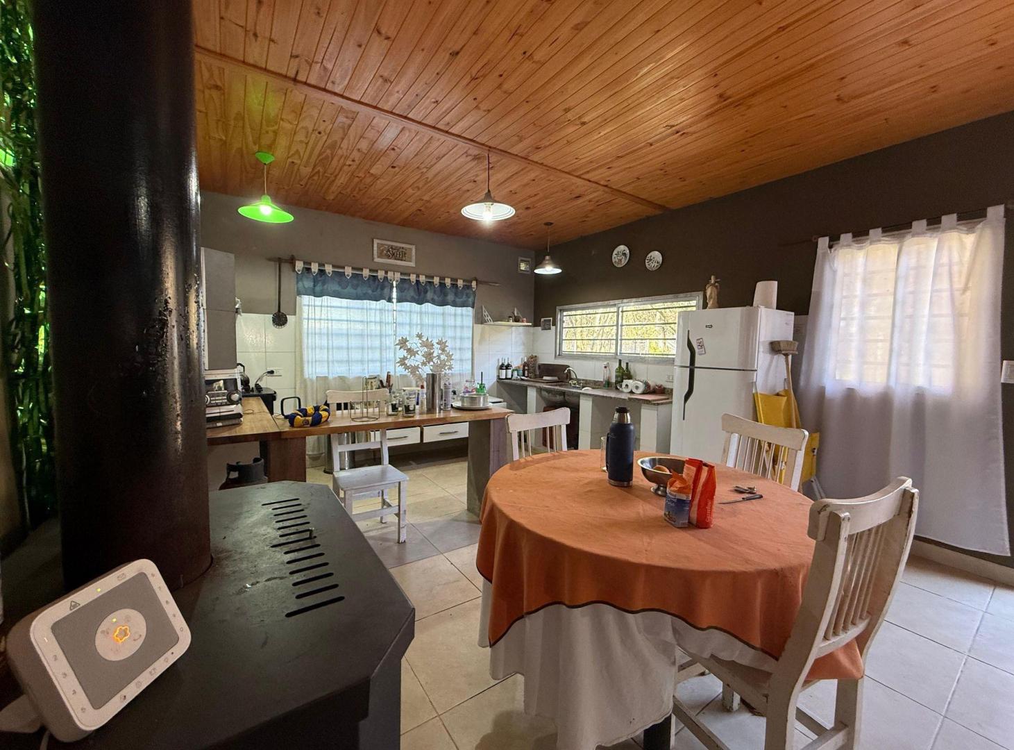 Foto de CASA 5 AMBIENTES VENTA PILETA Y CASA DE HUESPEDES, imagen 2