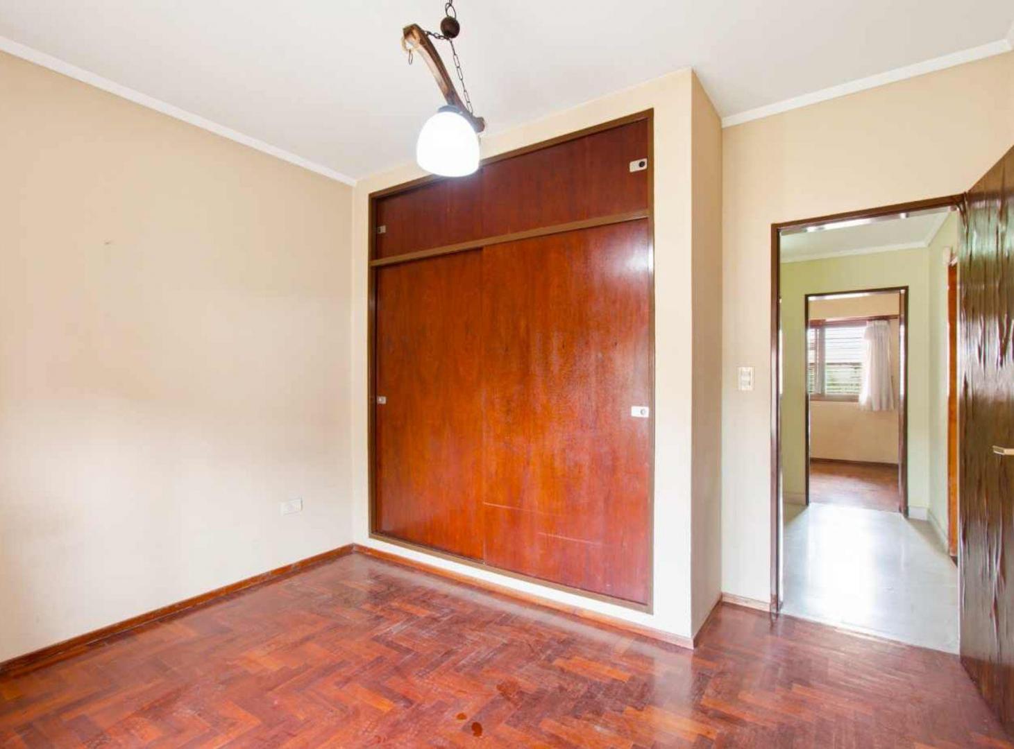 Foto de Venta casa 4 amb con parque, Apto Credito,Burzaco., imagen 1