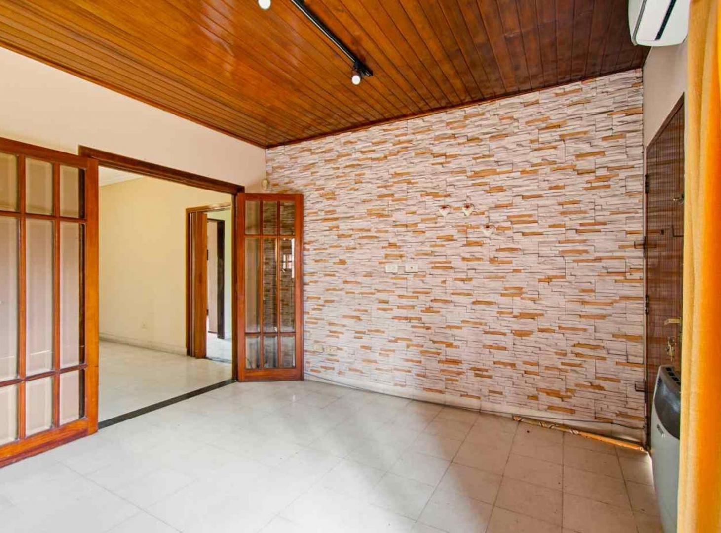 Foto de Venta casa 4 amb con parque, Apto Credito,Burzaco., imagen 4