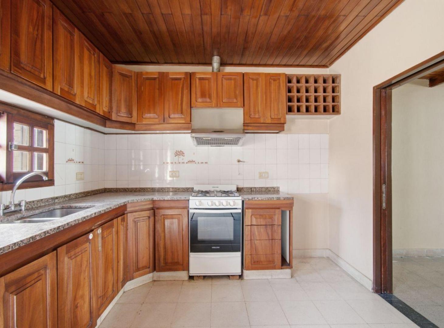 Foto de Venta casa 4 amb con parque, Apto Credito,Burzaco., imagen 3