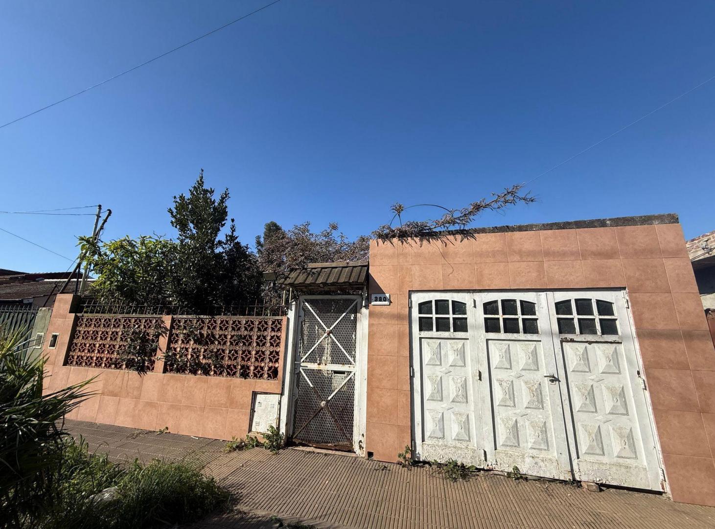 Foto de CASA 2 AMBIENTES EN VENTA A REFACCIONAR LONGCHAMPS, imagen 1