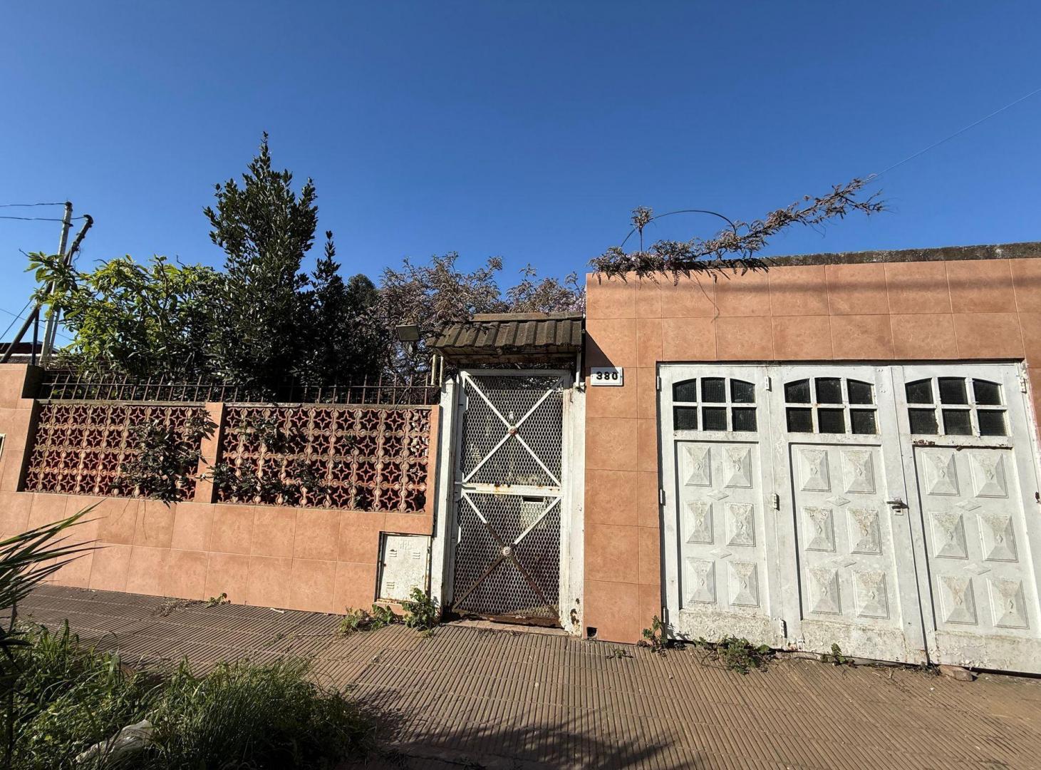 Foto de CASA 2 AMBIENTES EN VENTA A REFACCIONAR LONGCHAMPS, imagen 2