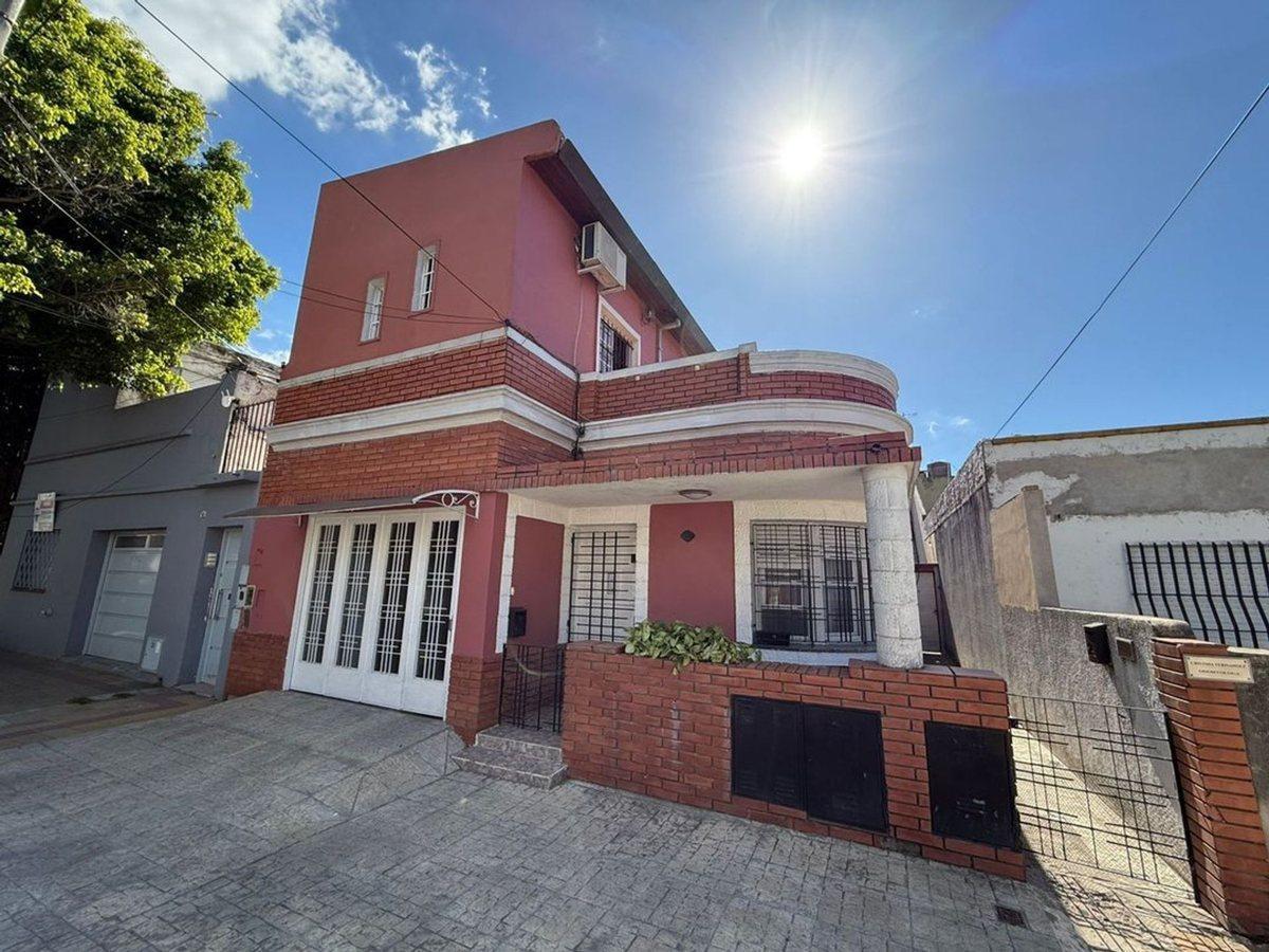 Foto de PH 3 AMB EN VENTA VALENTIN ALSINA CON DEPARTAMENTO, imagen 1