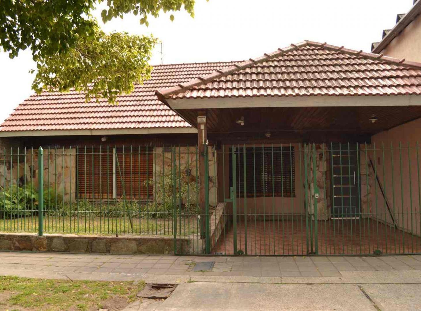 Foto de CASA EN VENTA LOMAS DE ZAMORA CON JARDIN Y GALPON, imagen 2