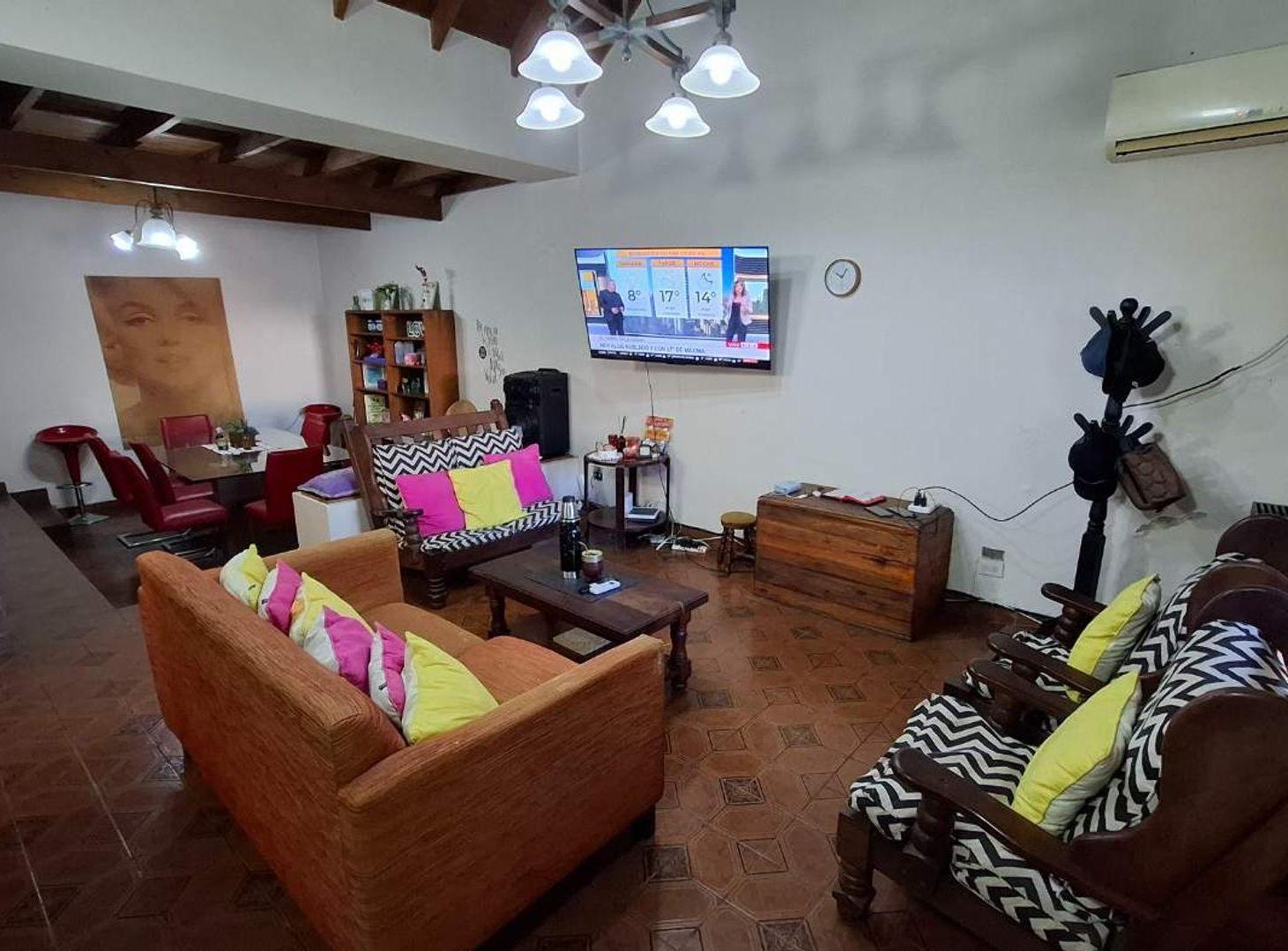 Foto de CASA 4 AMBIENTES VENTA TEMPERLEY JARDIN CON PILETA, imagen 2