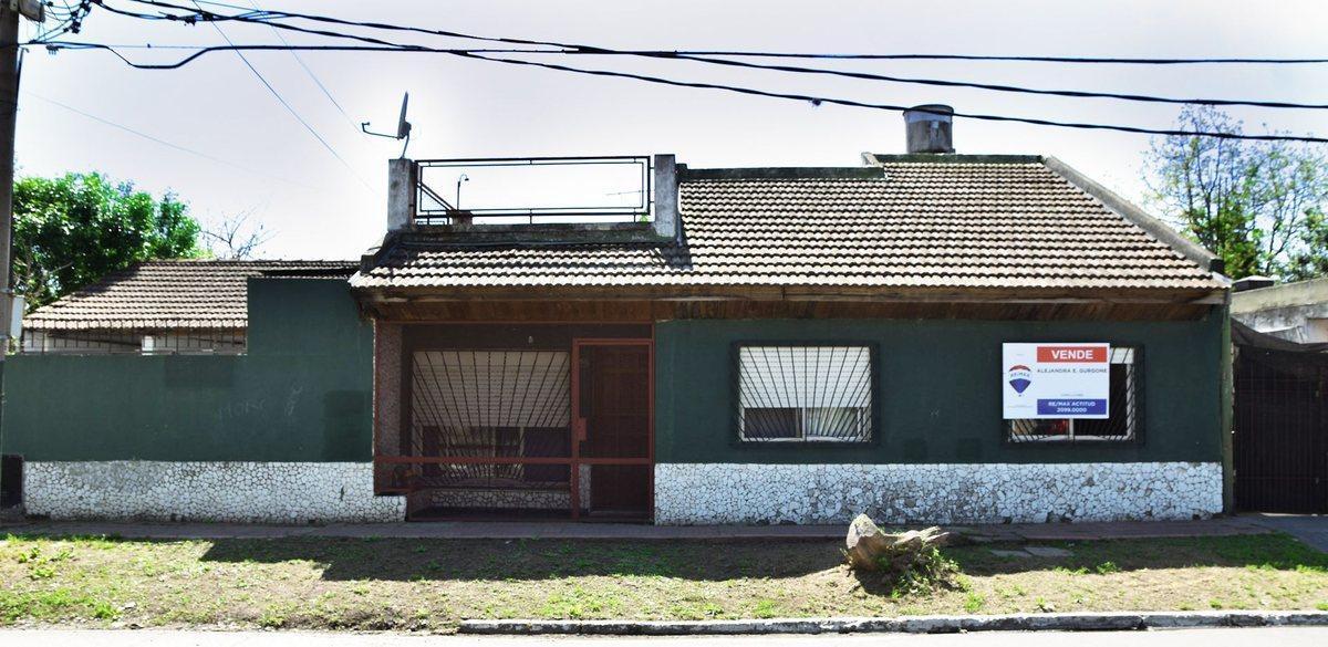 Foto de Casa 3 ambientes en venta en Banfield con cochera, imagen 1