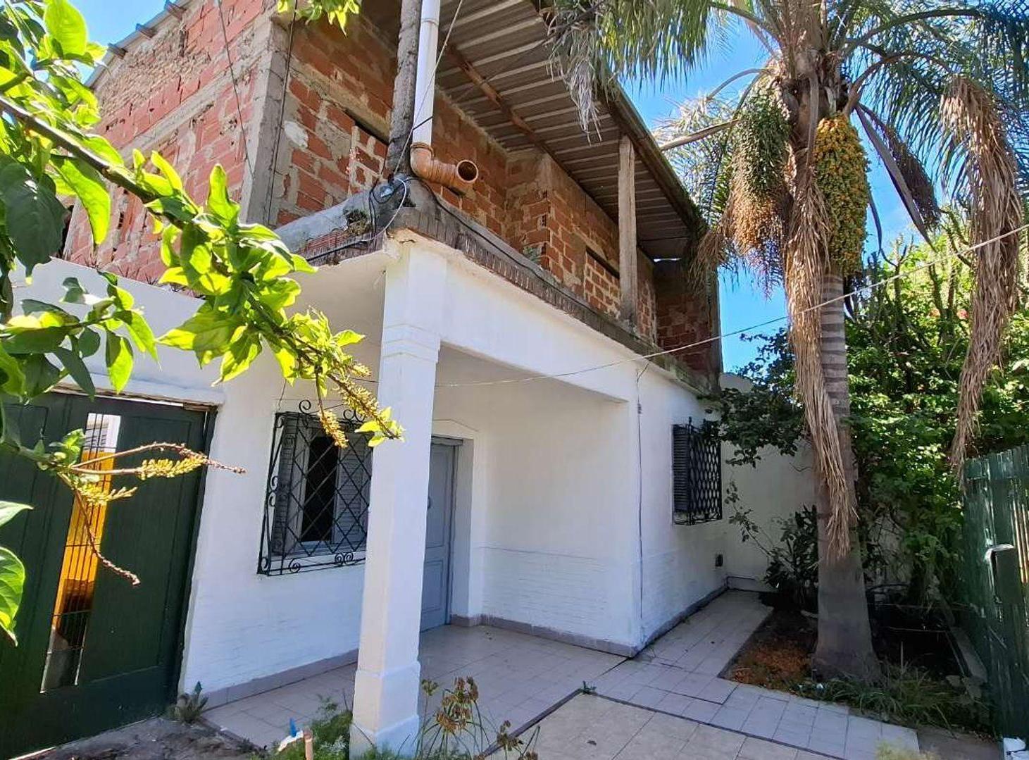 Foto de CASA 3 AMBIENTES VENTA BURZACO COCHERA Y PATIO, imagen 1