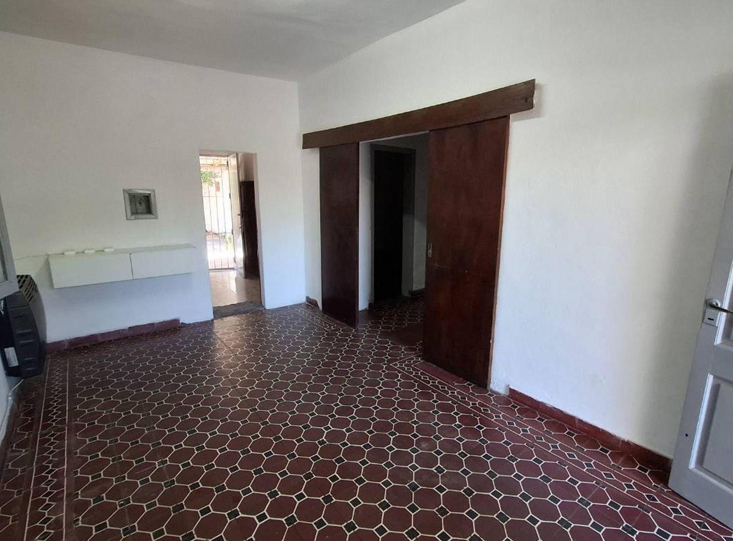Foto de CASA 3 AMBIENTES VENTA BURZACO COCHERA Y PATIO, imagen 3