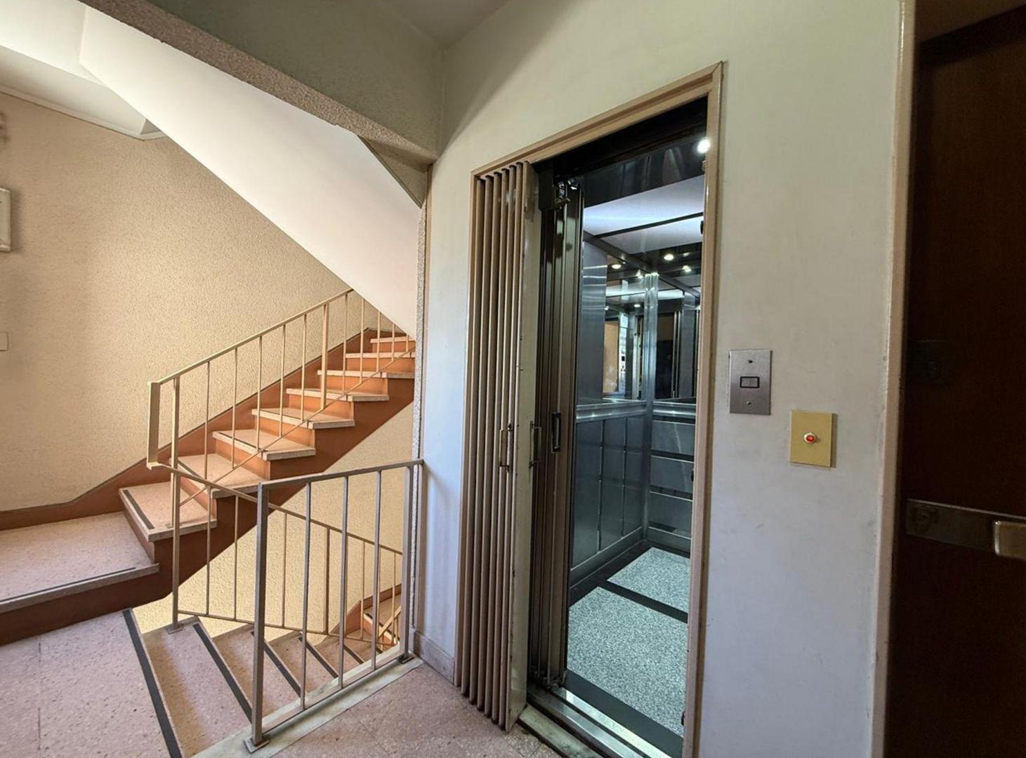 Foto de DEPARTAMENTO 2 AMBIENTES EN VENTA EN LOMAS CENTRO, imagen 1