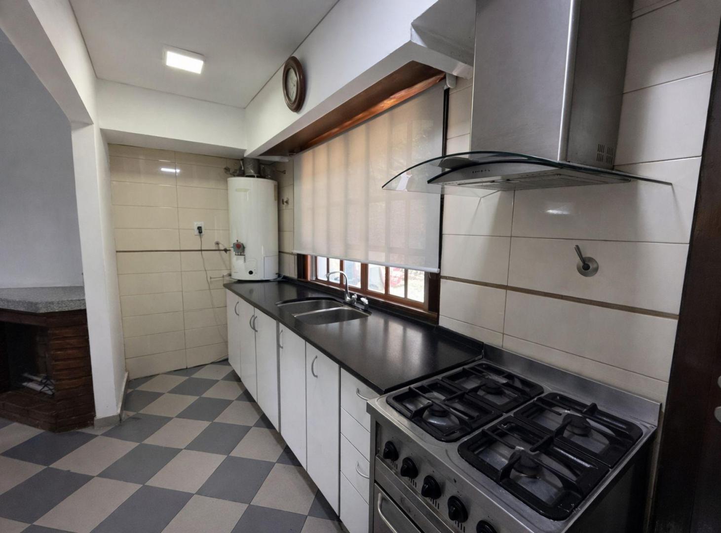 Foto de CHALET 4 AMBIENTES EN VENTA LOMAS DE ZAMORA PATIO, imagen 4