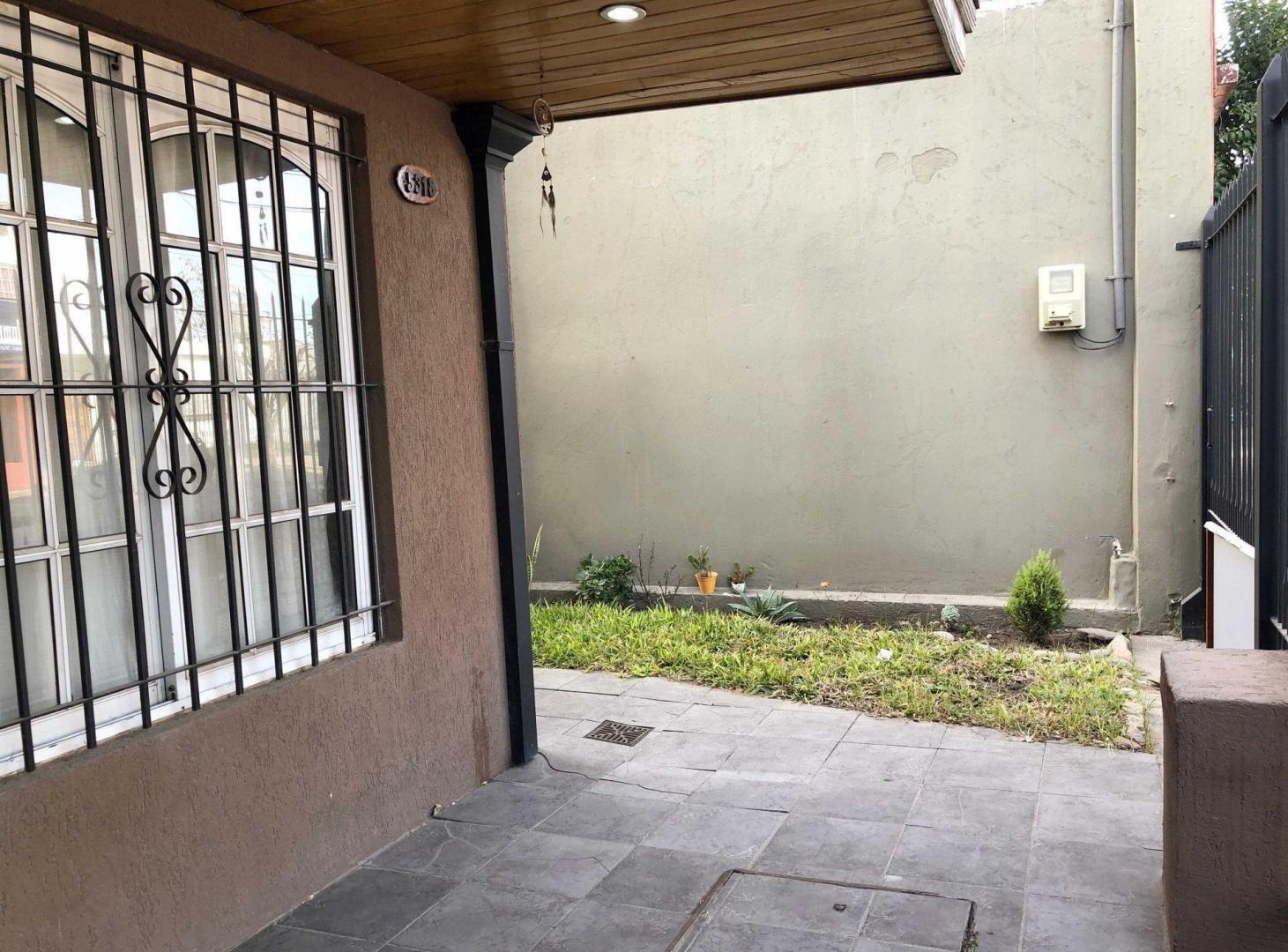 Foto de CASA EN VENTA CON DEPARTAMENTO O QUINCHO, imagen 1