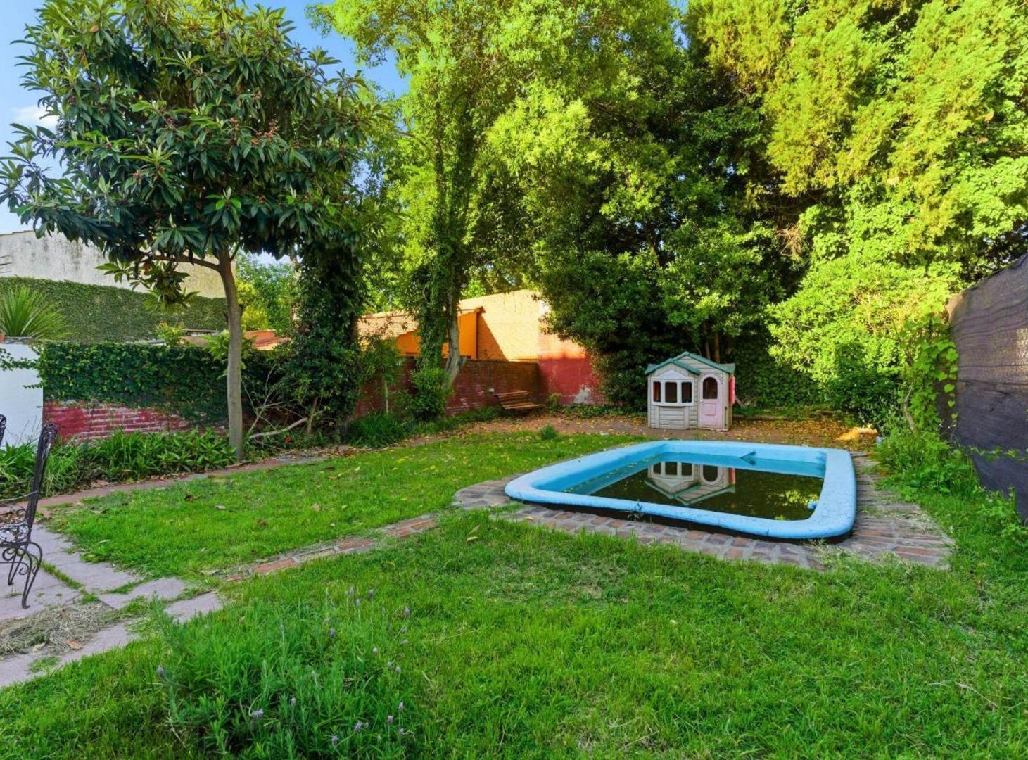 Foto de VENTA CASA CON TERRENO EN ADROGUE, imagen 1