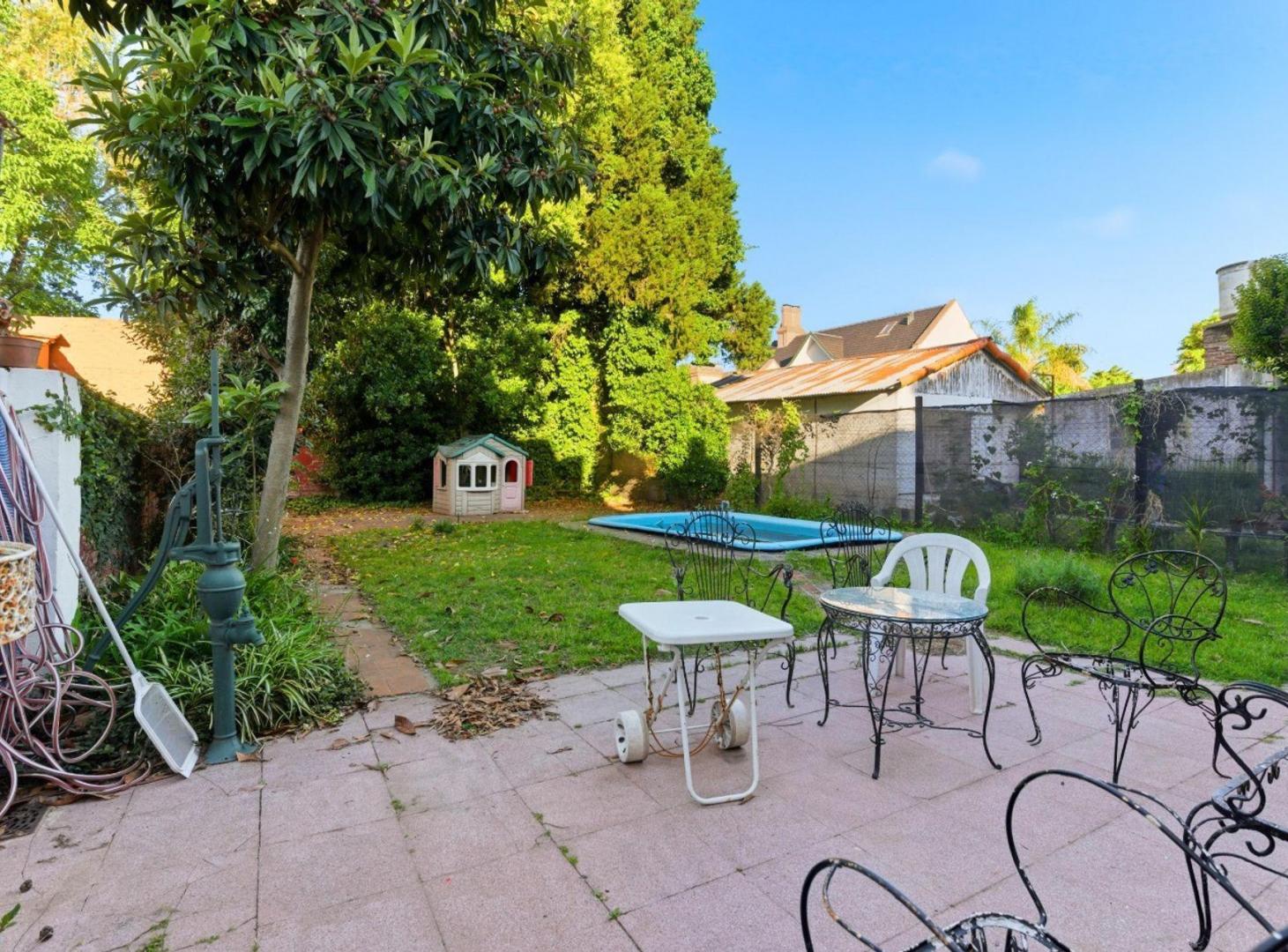 Foto de VENTA CASA CON TERRENO EN ADROGUE, imagen 2