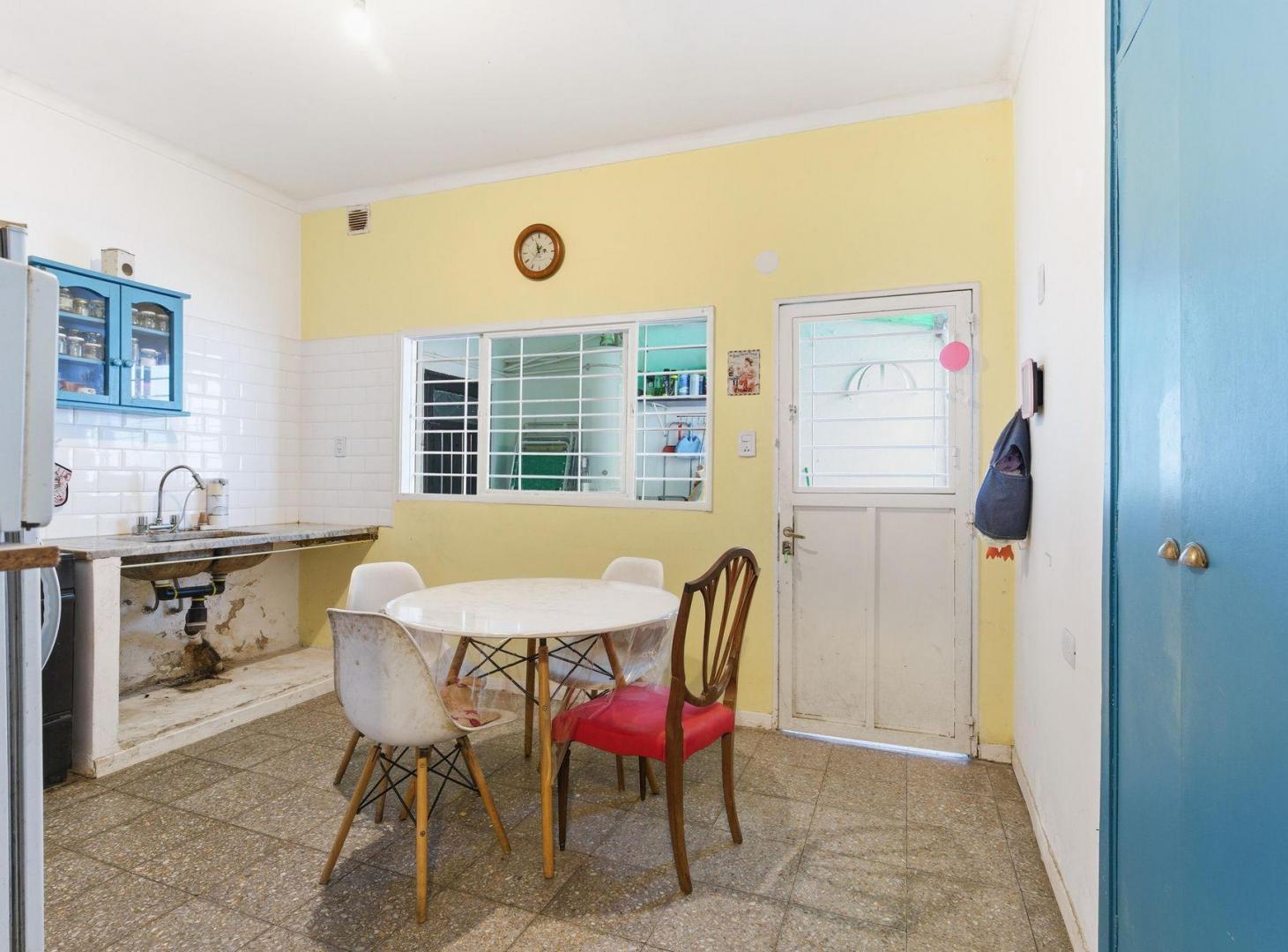Foto de VENTA CASA CON TERRENO EN ADROGUE, imagen 3