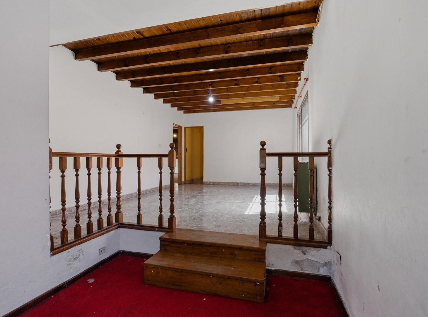 Foto de VENTA CASA TRES AMBIENTES CON TERRENO Y COCHERA, imagen 3