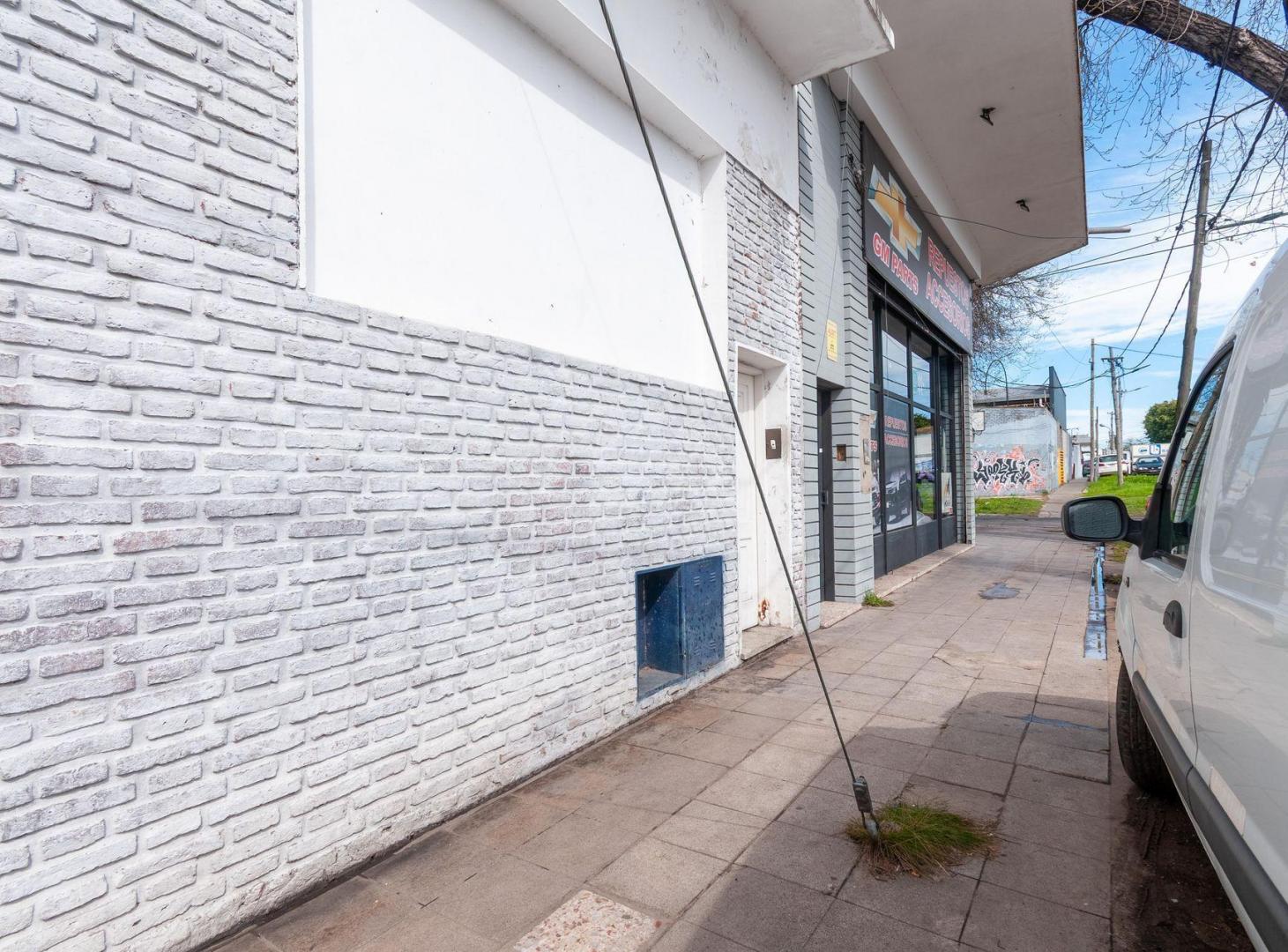 Foto de VENTA EN BLOQUE – DEPARTAMENTO / TALLER + GALPON, imagen 3