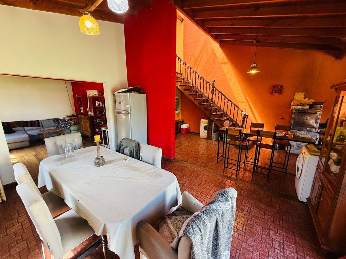 Foto de Casa de 6 ambientes con pileta venta Banfield, imagen 2