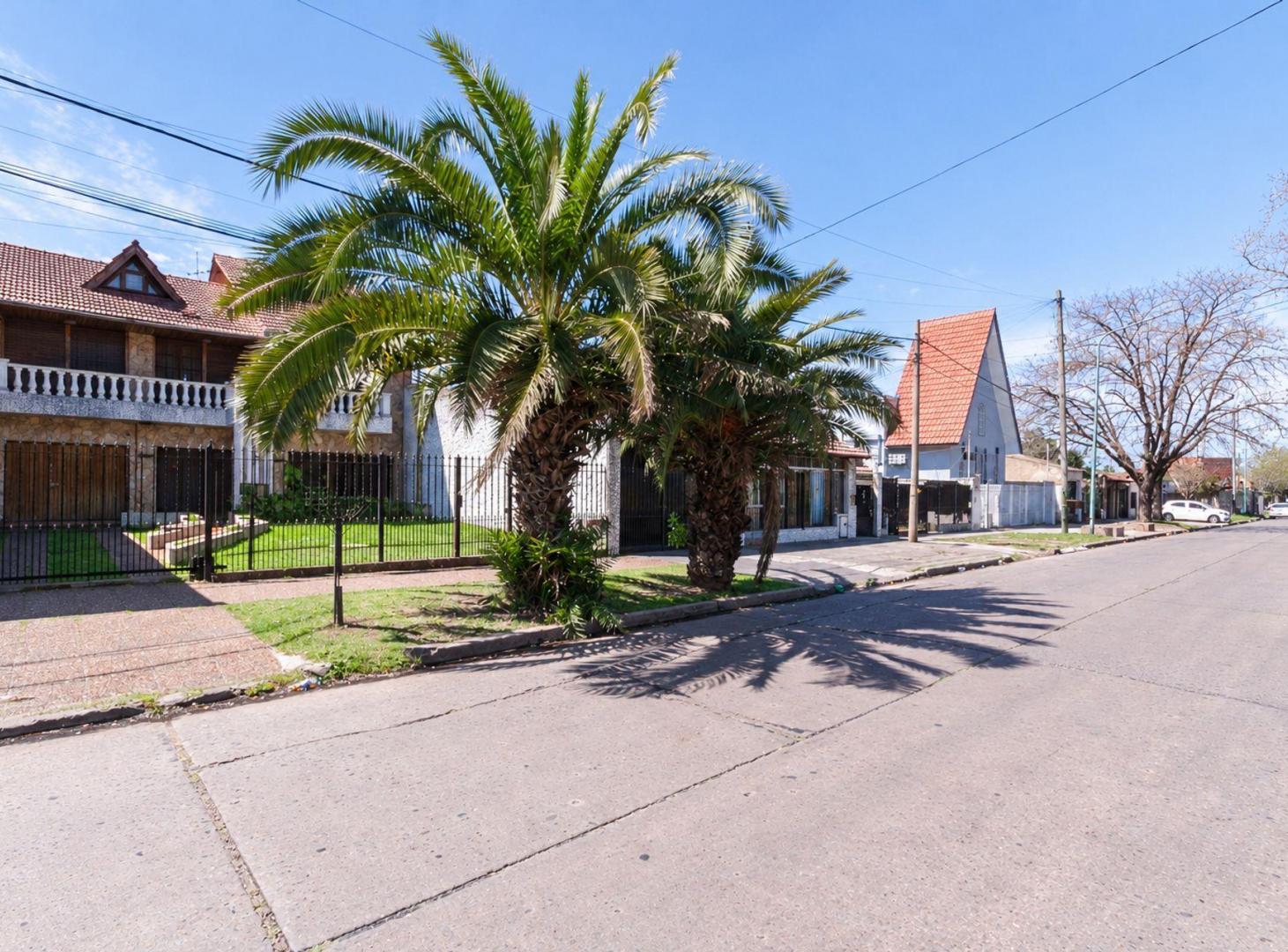 Foto de VENTA CASA 6 AMB LOMAS DE ZAMORA APTO CREDITO, imagen 1