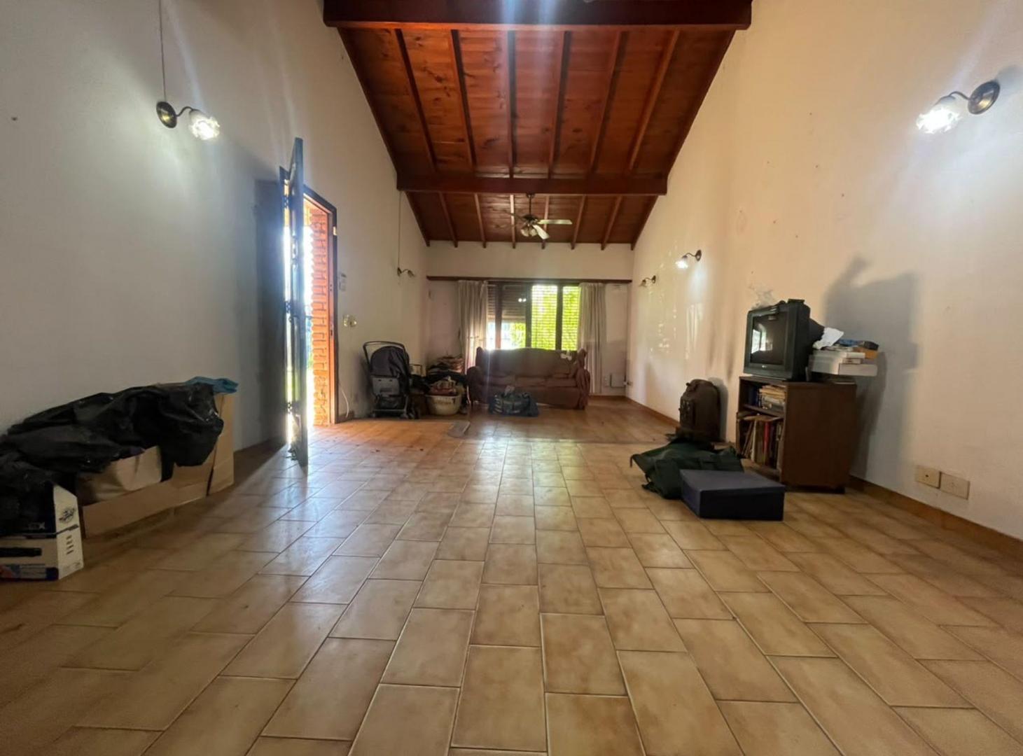 Foto de VENTA CASA 4 AMBIENTES BURZACO CON FONDO, imagen 2