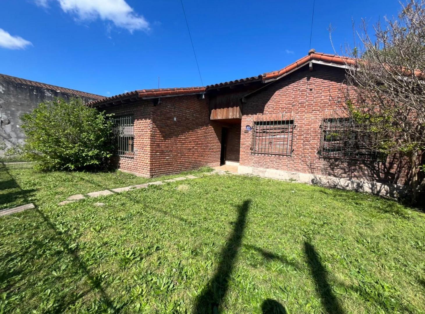Foto de VENTA CASA 4 AMBIENTES BURZACO CON FONDO, imagen 3