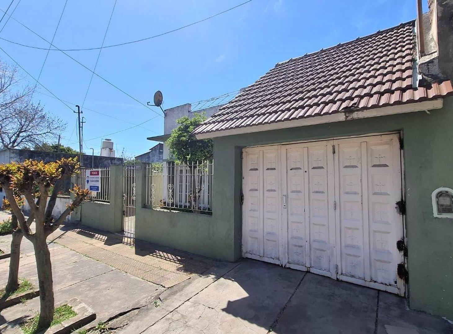 Foto de CASA 3 AMBIENTES CON GRAN FONDO COCHERA Y TERRAZA, imagen 1