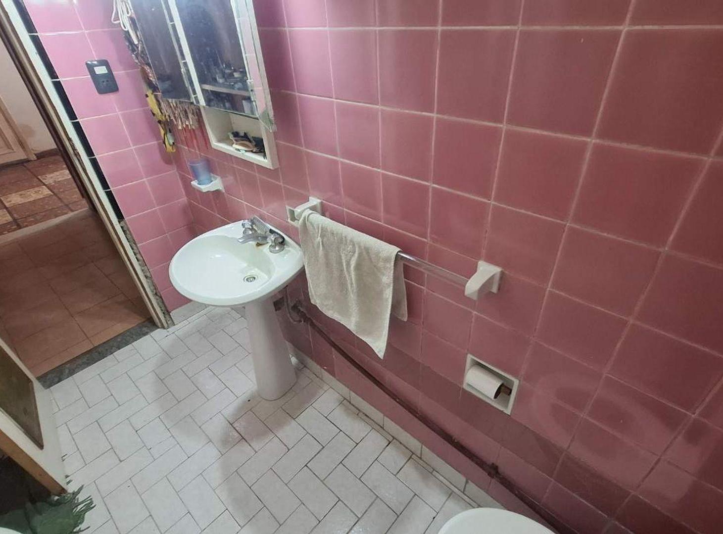 Foto de CASA 3 AMBIENTES CON GRAN FONDO COCHERA Y TERRAZA, imagen 4