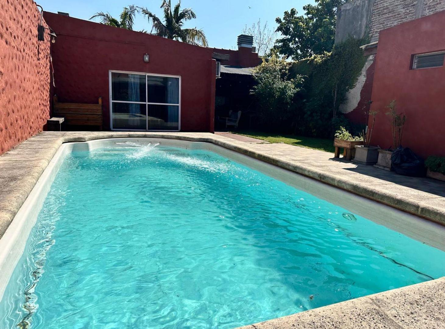 Foto de CASA 5 AMB EN VENTA CON PILETA LOMAS DE ZAMORA, imagen 5