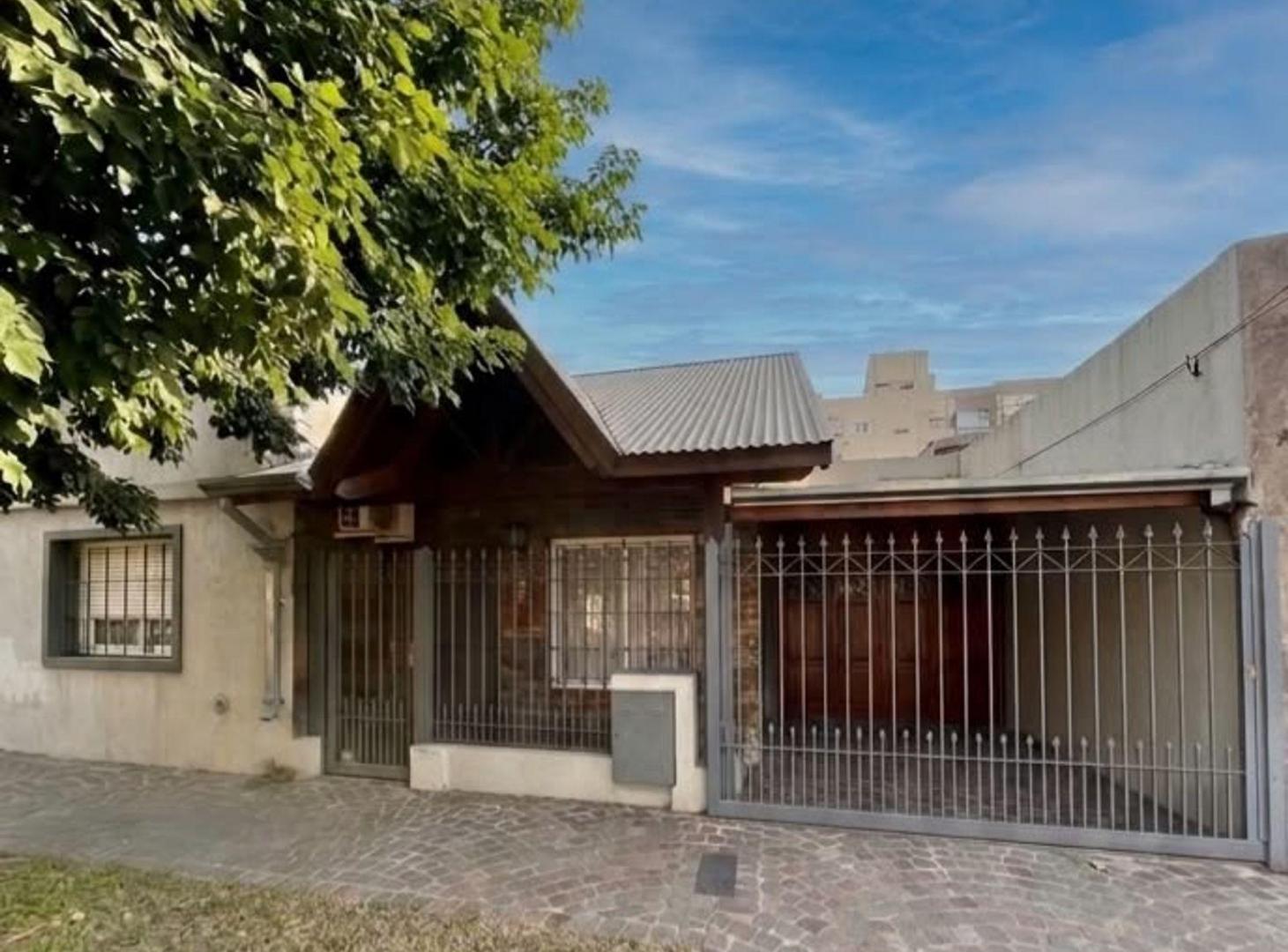 Foto de CASA 5 AMB EN VENTA CON PILETA LOMAS DE ZAMORA, imagen 2
