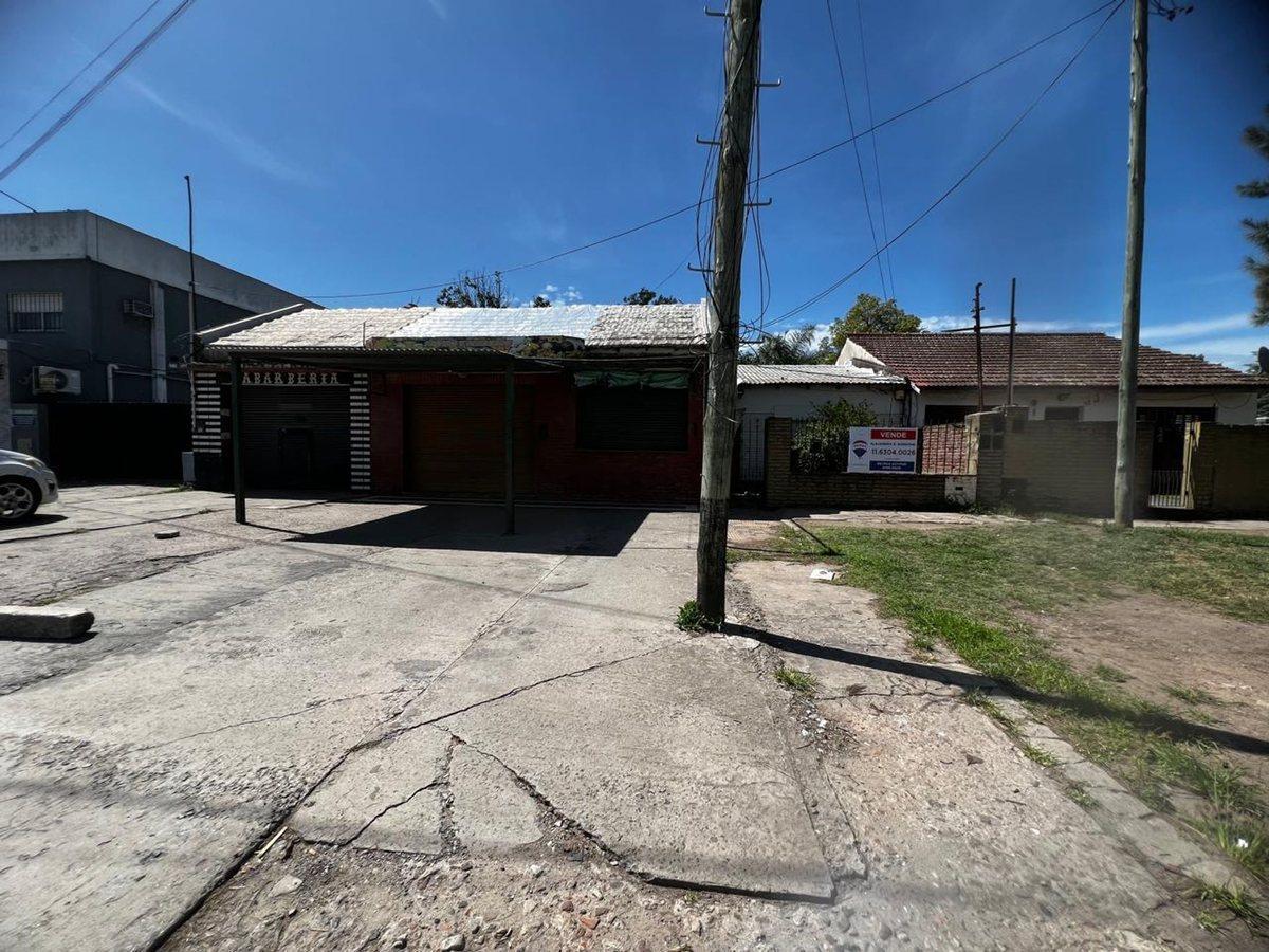 Foto de LOCAL VENTA MAS CASA DE 3 AMBIENTES AMPLIO LOTE, imagen 4