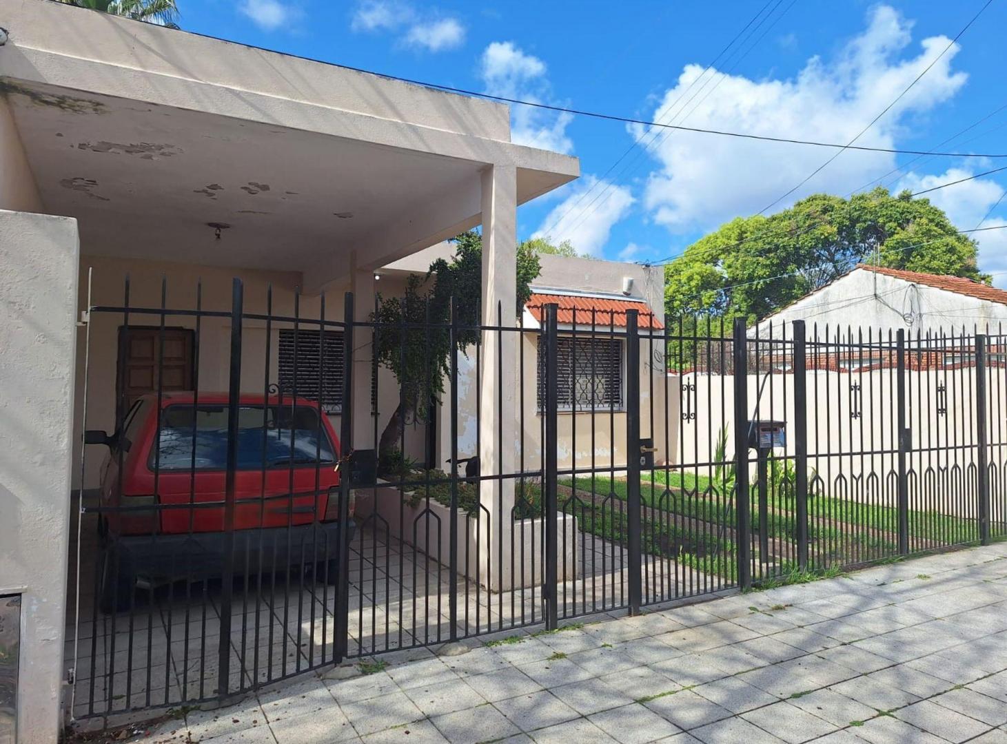 Foto de CASA 4 AMBIENTES VENTA ADROGUE CON PILETA, imagen 2