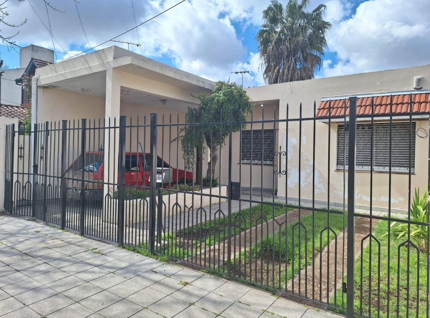 Foto de CASA 4 AMBIENTES VENTA ADROGUE CON PILETA, imagen 3