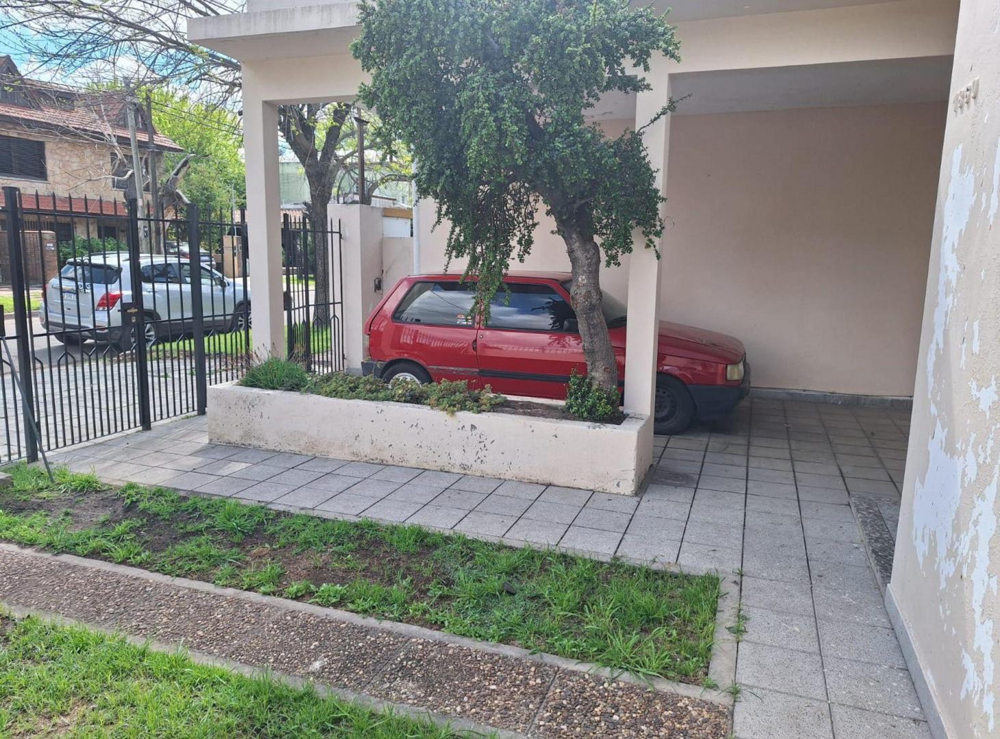 Foto de CASA 4 AMBIENTES VENTA ADROGUE CON PILETA, imagen 1