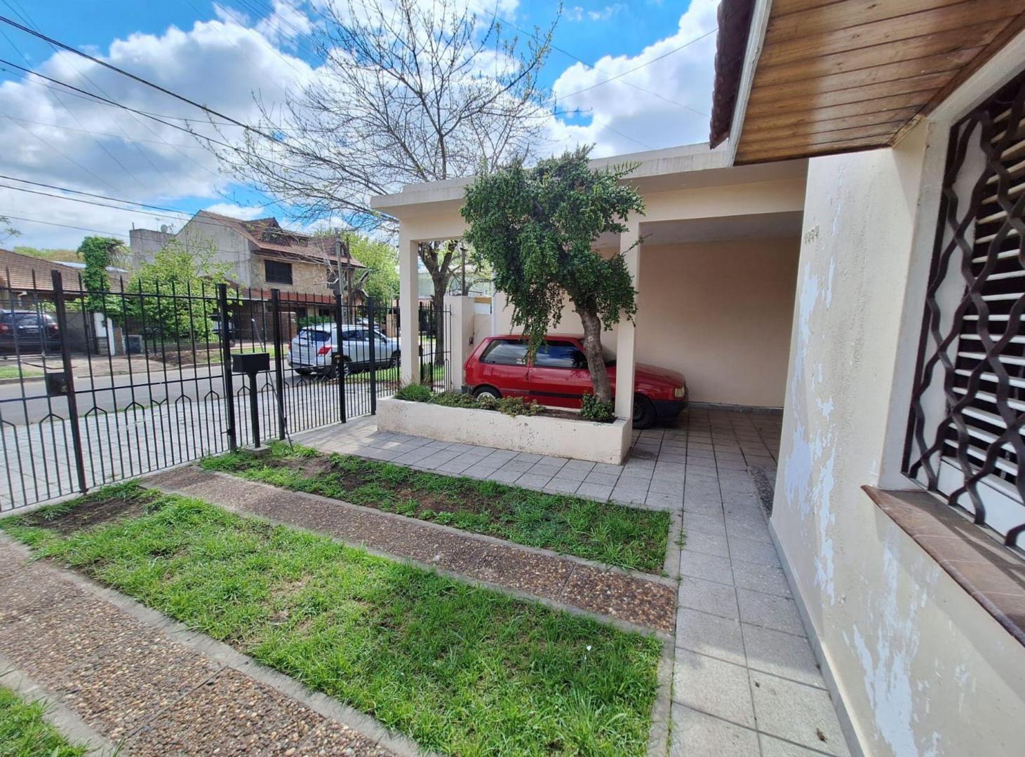 Foto de CASA 4 AMBIENTES VENTA ADROGUE CON PILETA, imagen 4