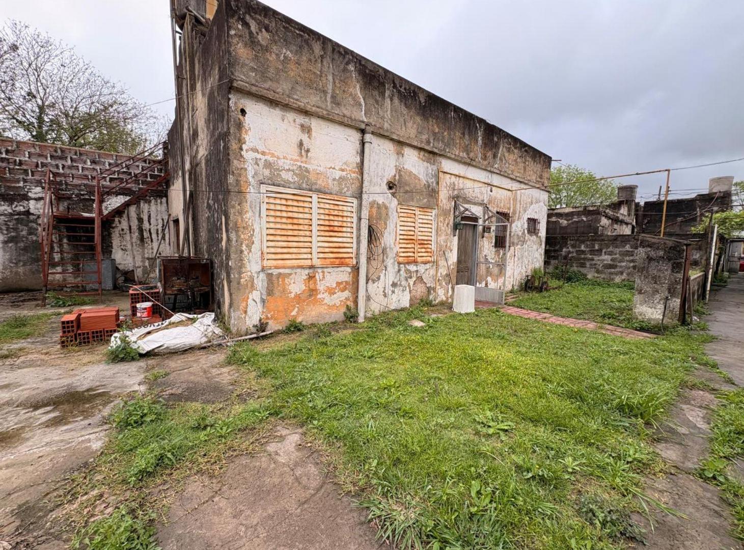 Foto de VENTA CASA C/LOCALES + GALPON 580 M2 R. CALZADA, imagen 4