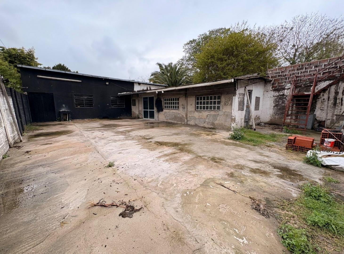 Foto de VENTA CASA C/LOCALES + GALPON 580 M2 R. CALZADA, imagen 3