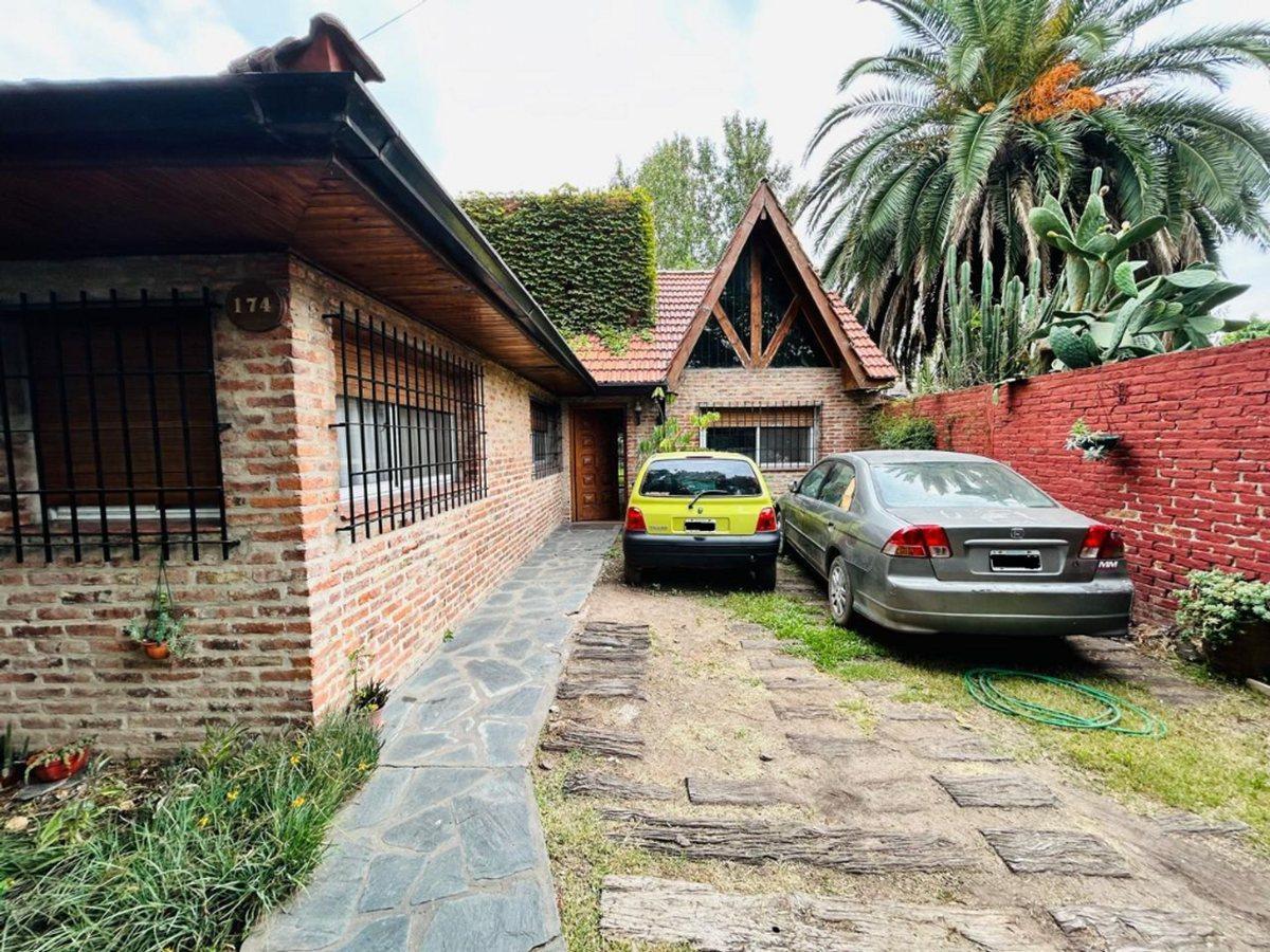 Foto de Casa 5 ambientes con amplio jardin venta Burzaco, imagen 5