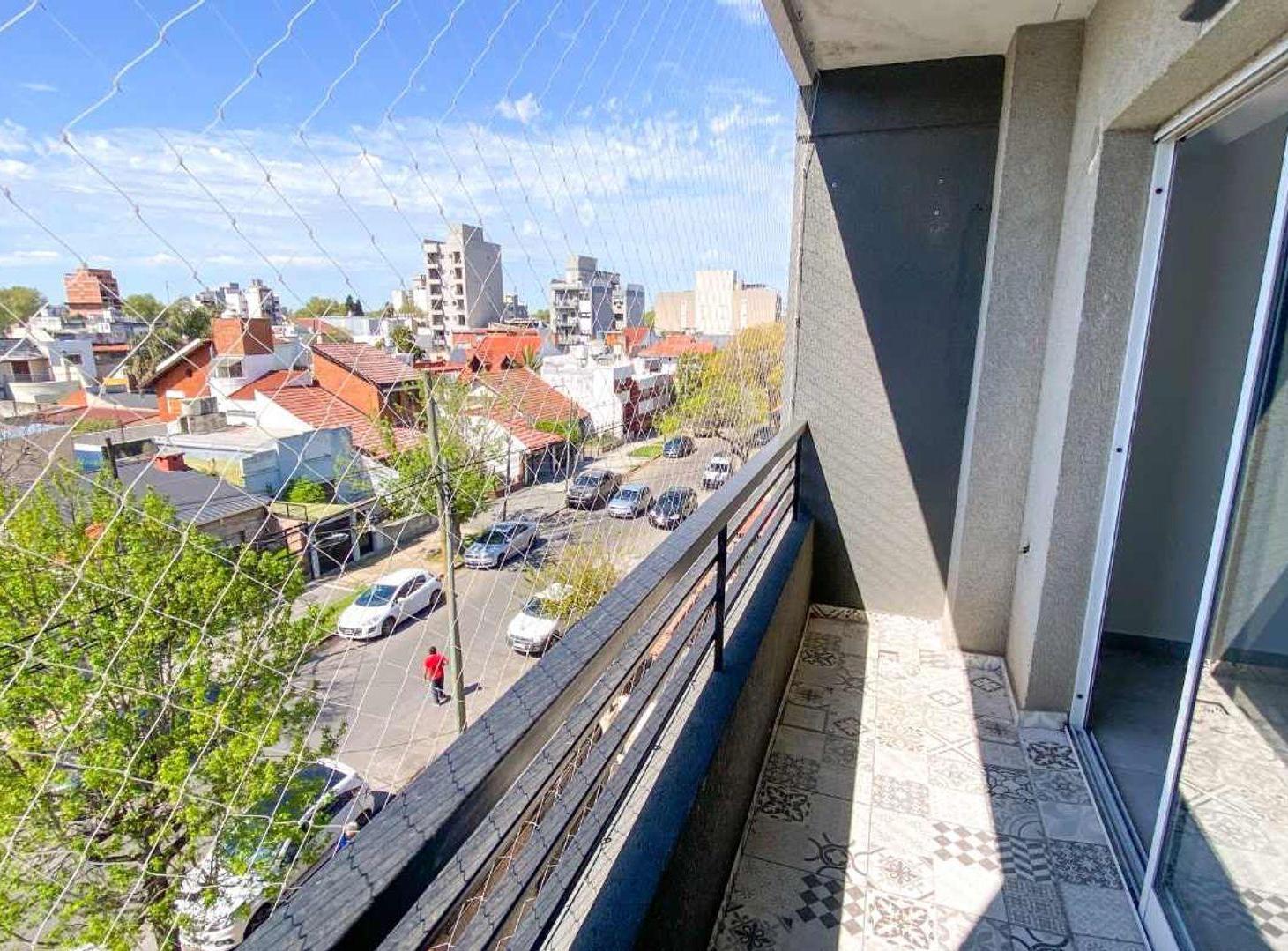 Foto de MONOAMBIENTE VENTA LANUS OESTE CON TERRAZA Y SUM, imagen 1
