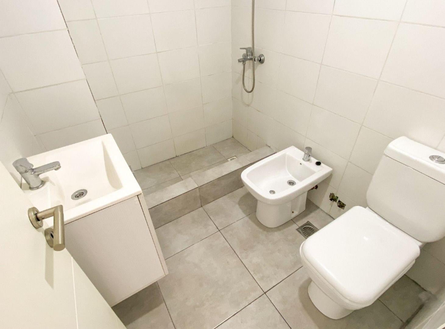 Foto de MONOAMBIENTE VENTA LANUS OESTE CON TERRAZA Y SUM, imagen 2
