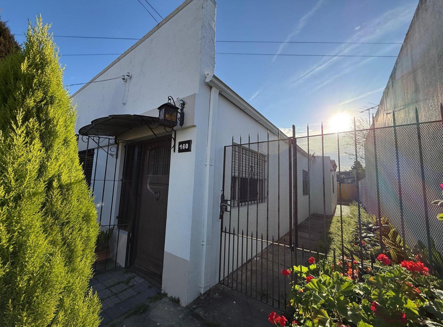 Foto de CASA 4 AMBIENTES VENTA LOMAS DE ZAMORA CON JARDÍN, imagen 3