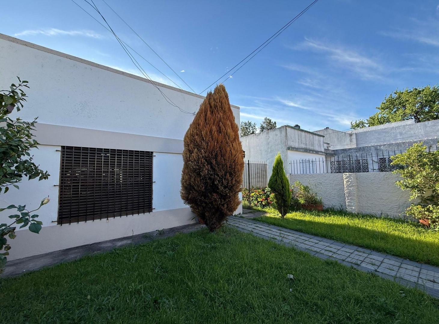 Foto de CASA 4 AMBIENTES VENTA LOMAS DE ZAMORA CON JARDÍN, imagen 1