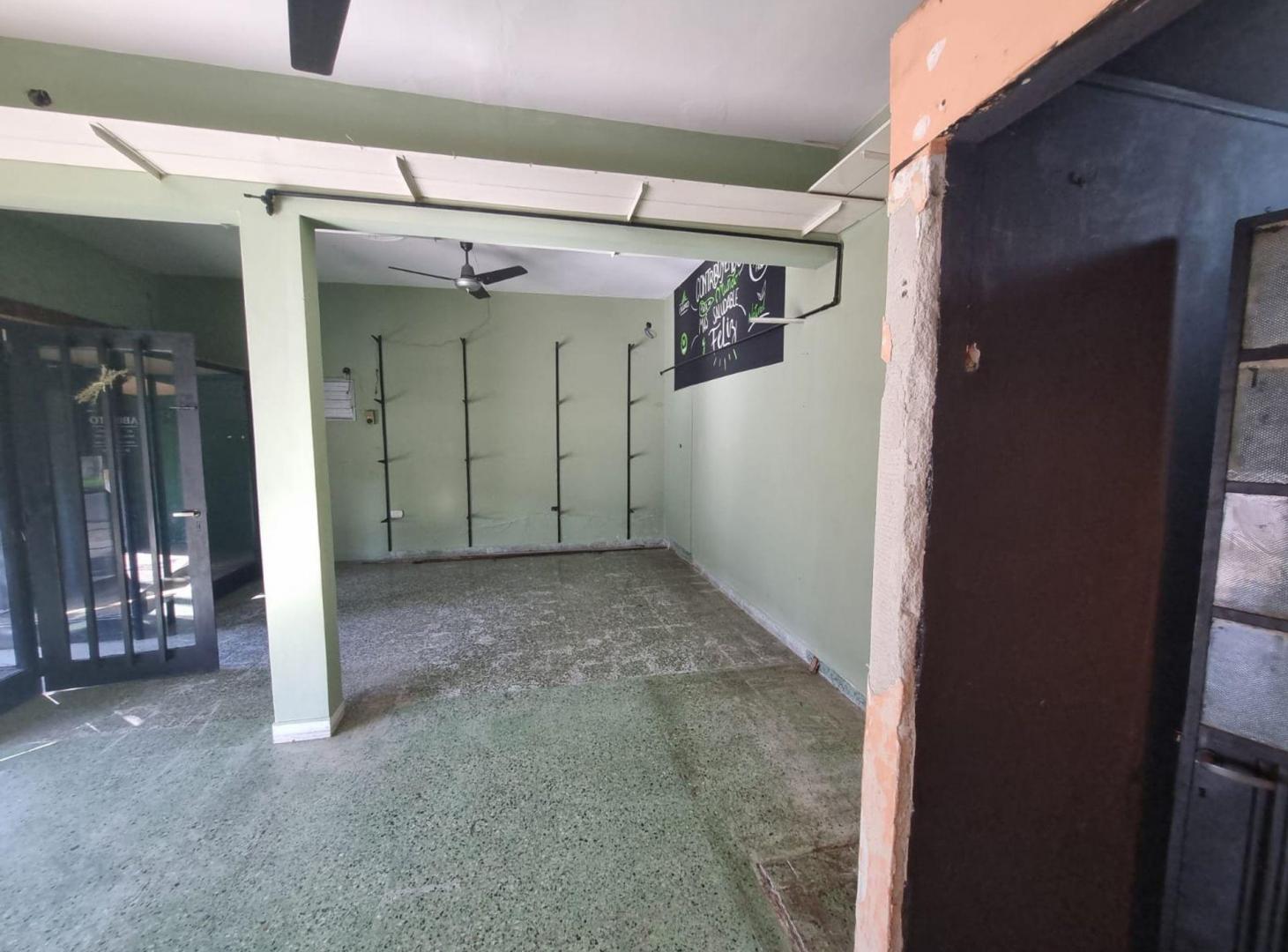 Foto de VENTA DE LOCAL CON DOS PERCIANAS LOMAS ZAMORA, imagen 4