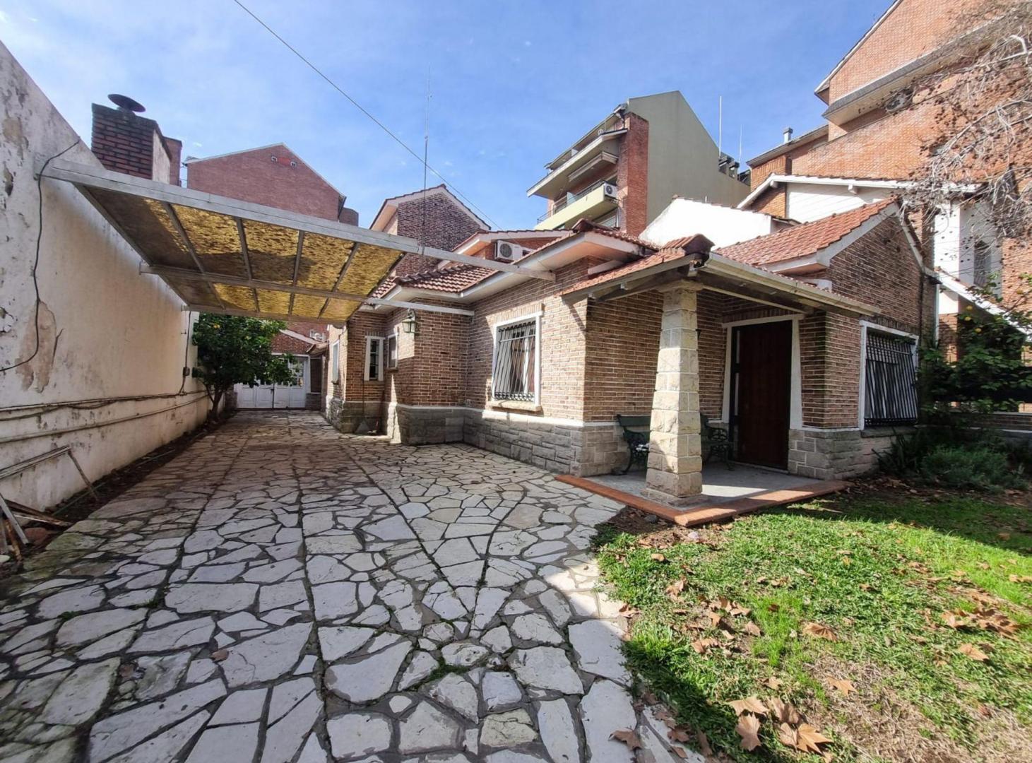 Foto de CASA 6 AMBIENTES VENTA CHALET PATIO ADROGUE, imagen 1