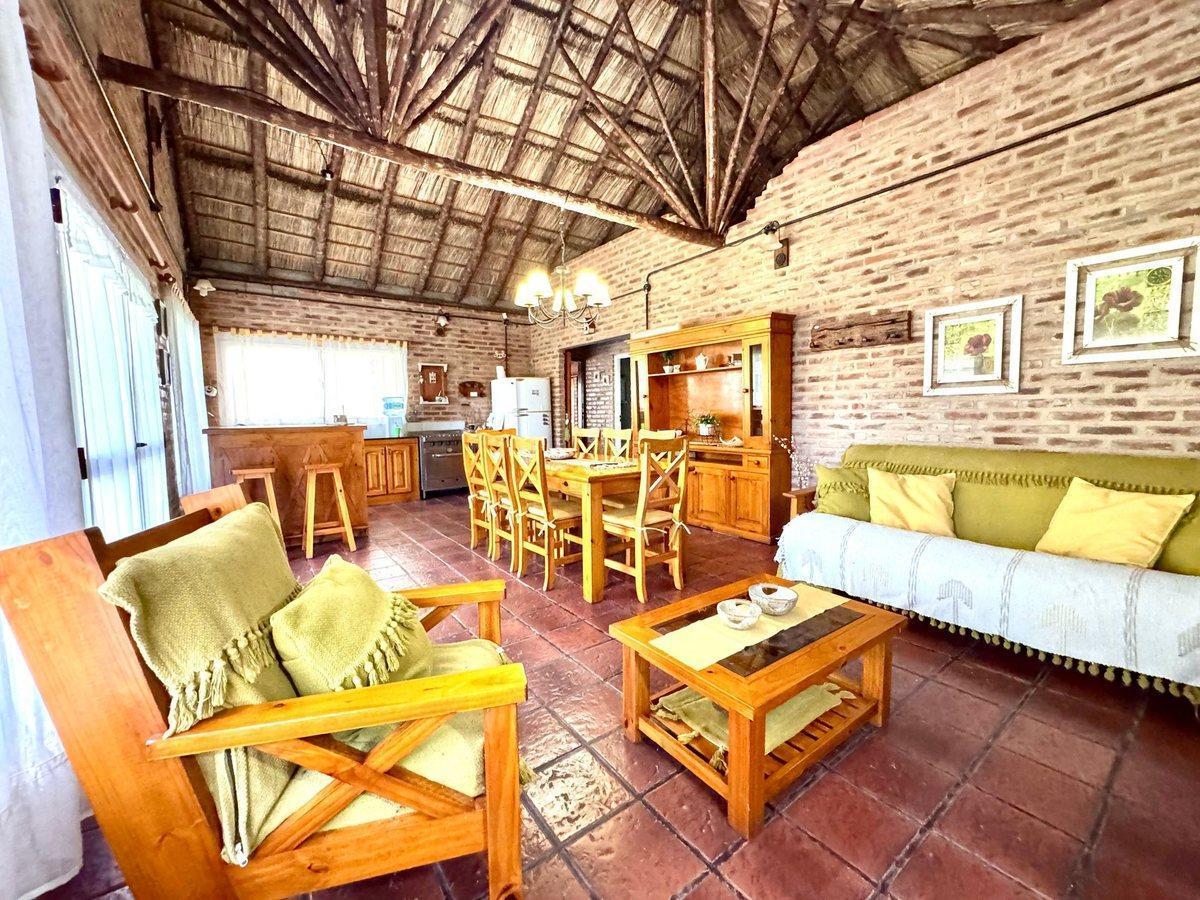 Foto de CASA VENTA BRANDSEN QUINTA AMPLIO LOTE Y PILETA, imagen 1