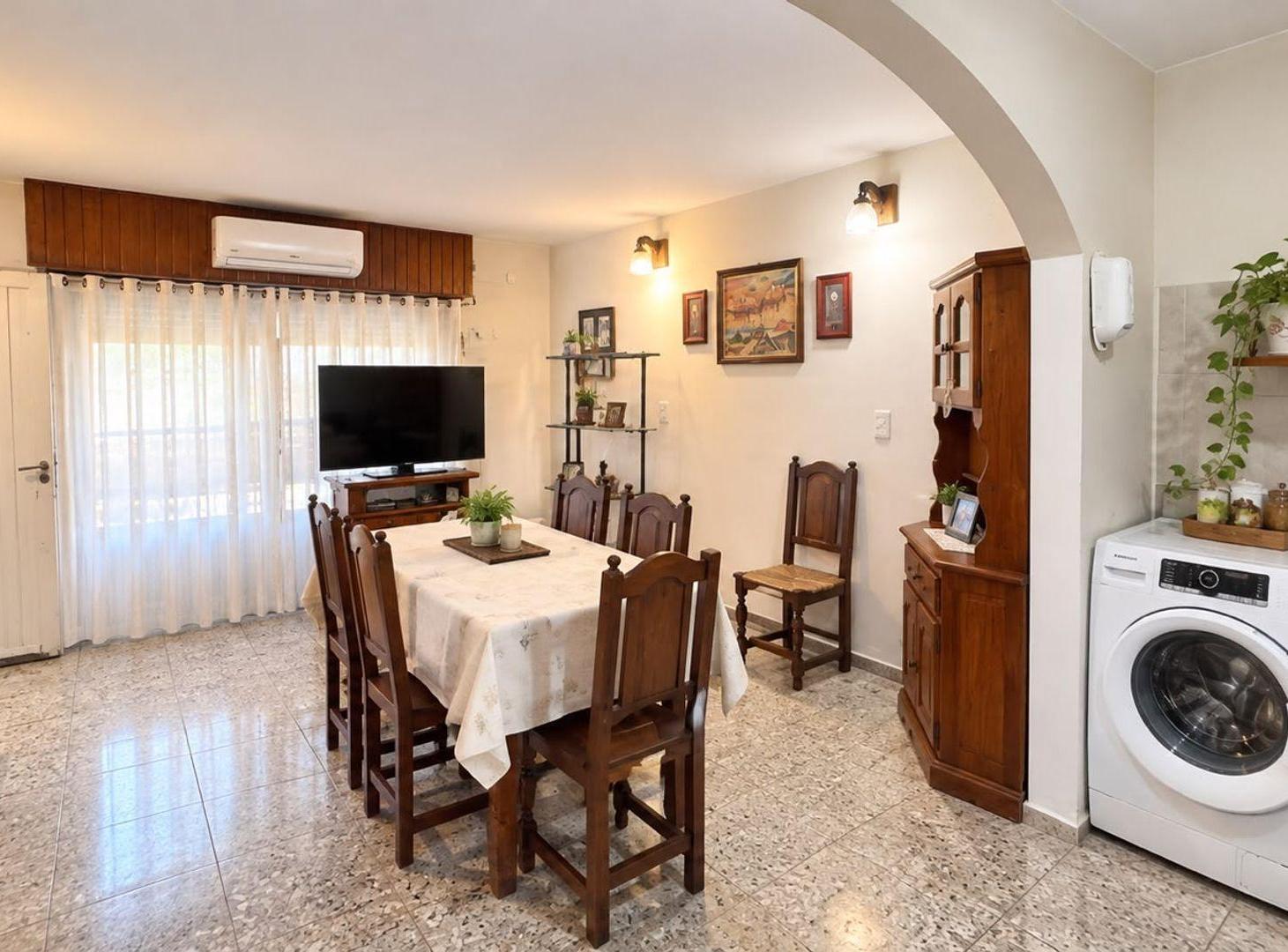 Foto de CASA 4 AMBIENTES EN VENTA CON DEPARTAMENTO, imagen 2