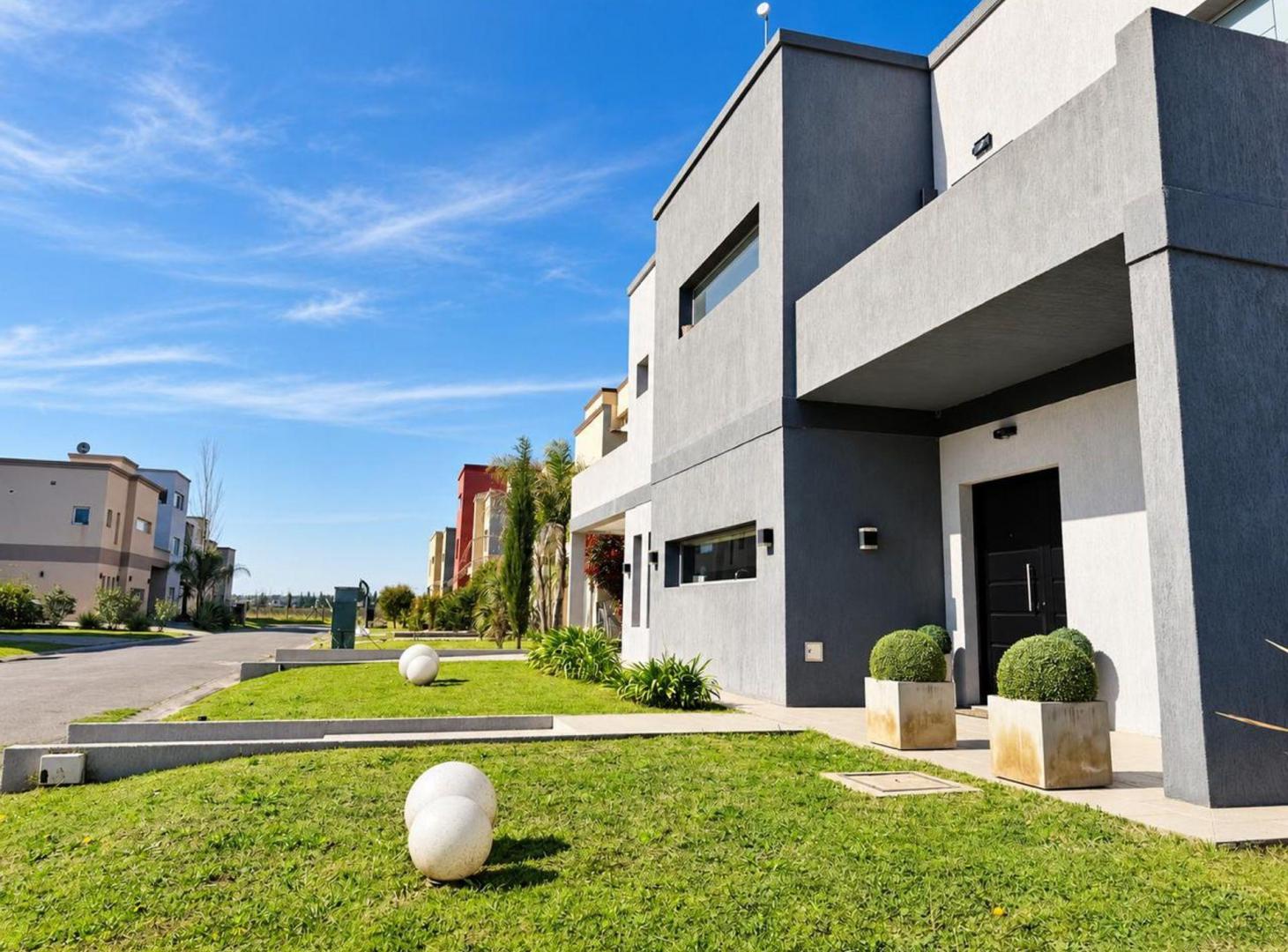 Foto de CASA EN DOS PLANTAS C/PILETA CASUARINAS PREMIUM, imagen 2